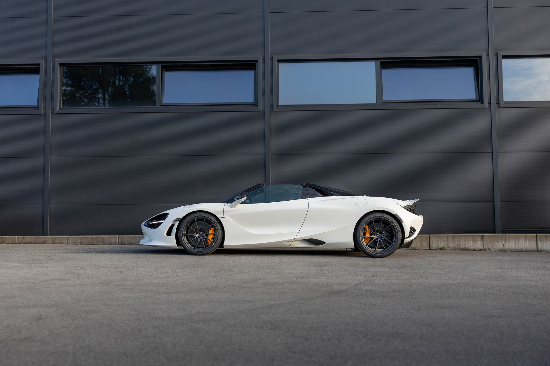 McLAREN 750S Spider-image-9