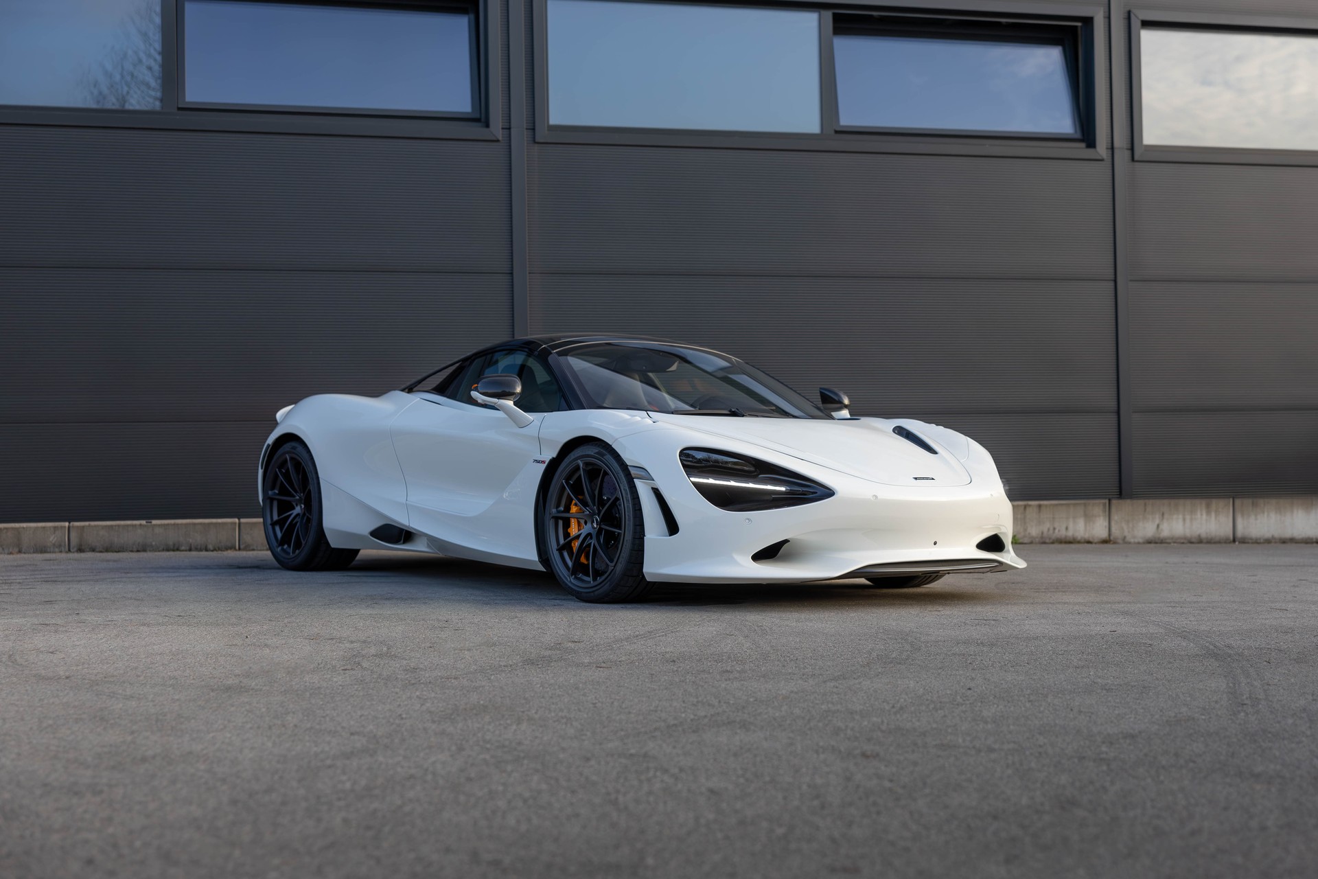 McLAREN 750S Spider-image-1