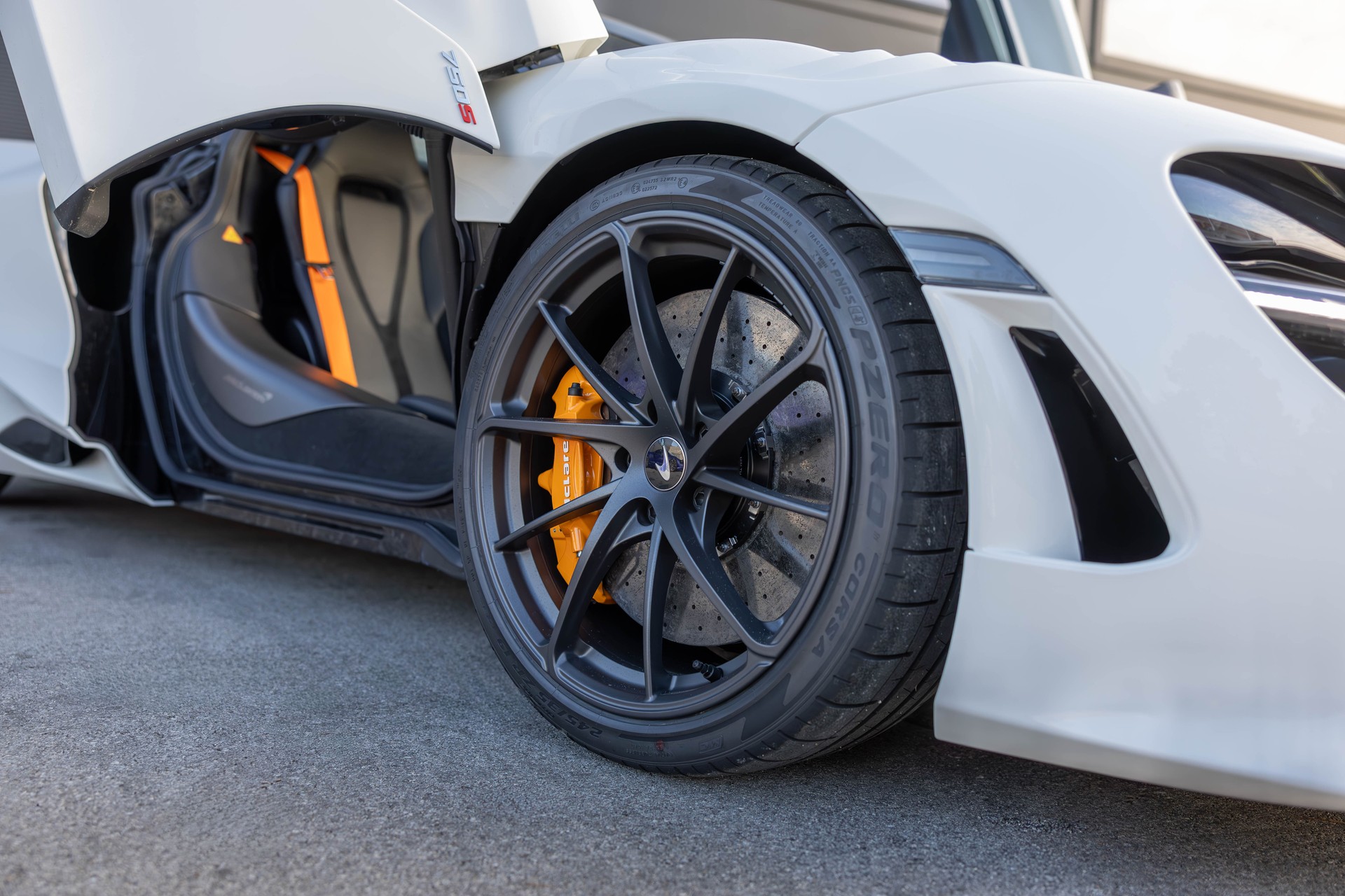 McLAREN 750S Spider-image-4