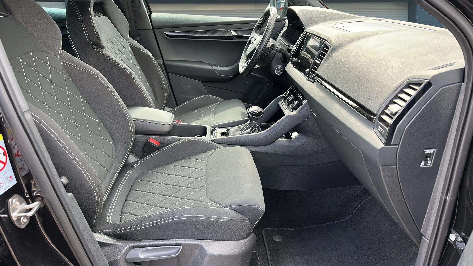 SKODA Karoq 2.0 TSI SportLine 4x4 DSG mit AHK & Rückfahrkamera + DCC-image-11