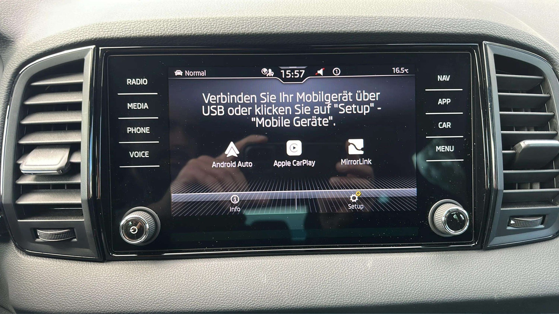 SKODA Karoq 2.0 TSI SportLine 4x4 DSG mit AHK & Rückfahrkamera + DCC-image-21