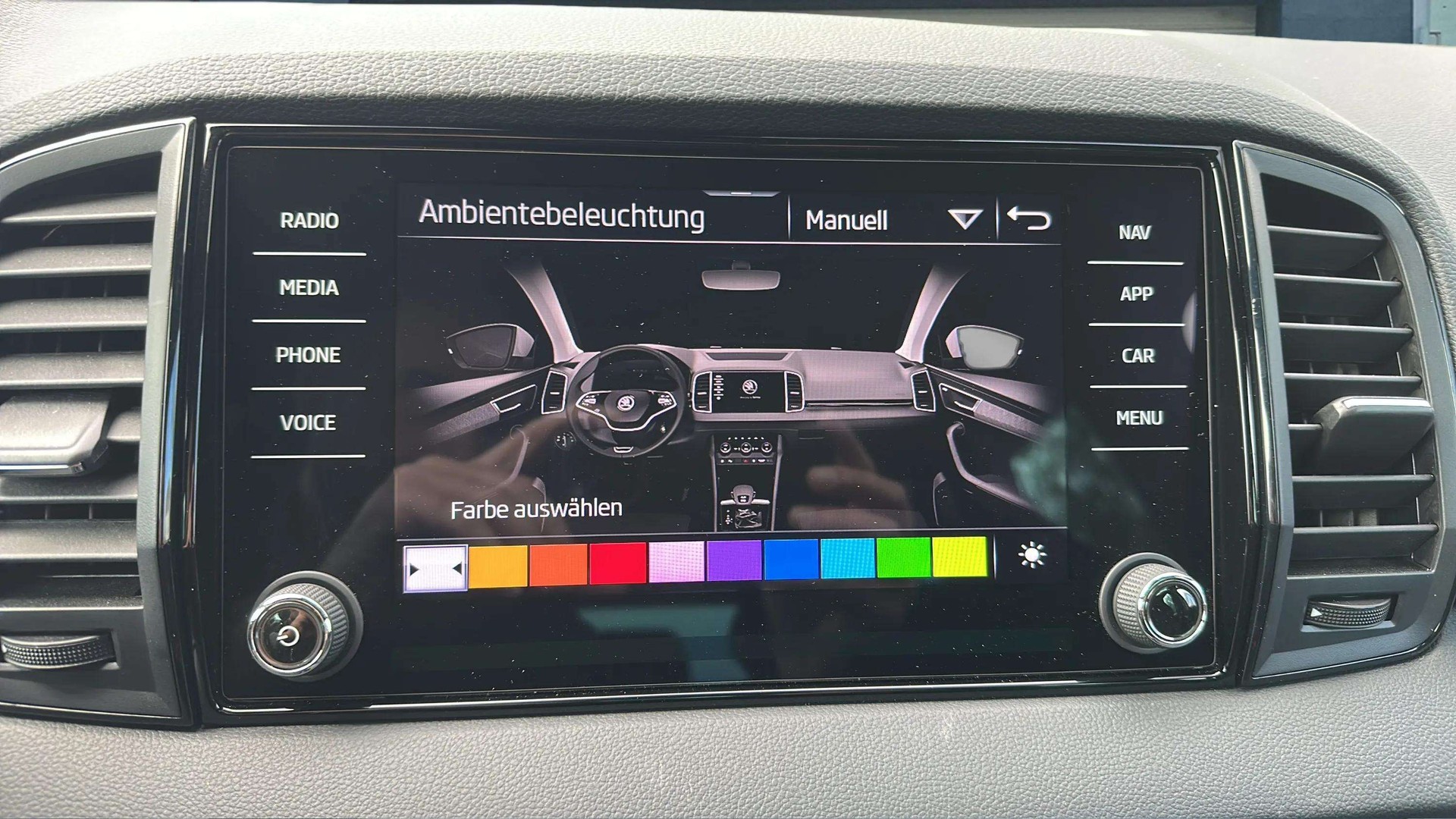 SKODA Karoq 2.0 TSI SportLine 4x4 DSG mit AHK & Rückfahrkamera + DCC-image-22