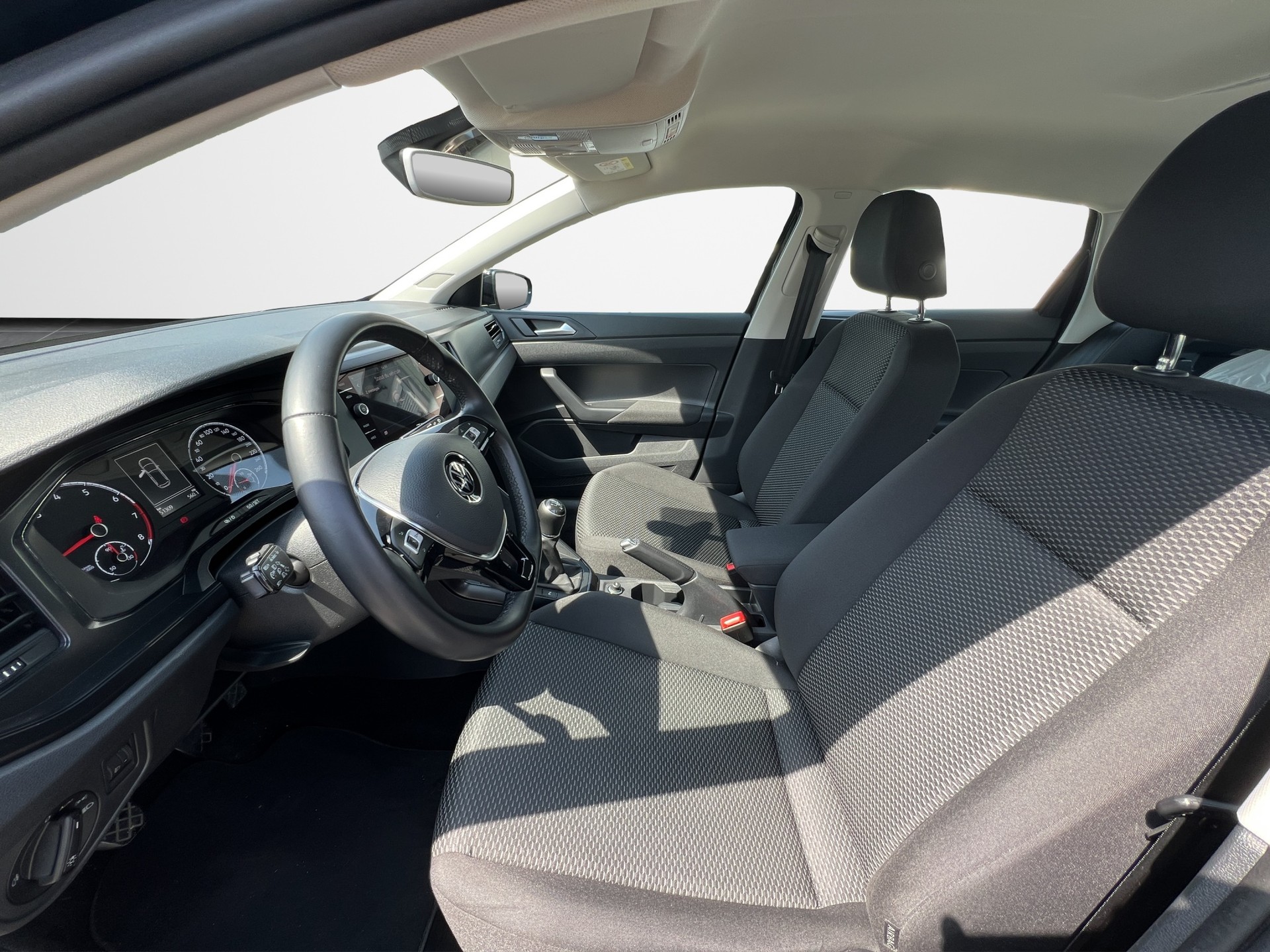 VW Polo 1.0 MPI 80 Trendline-image-7