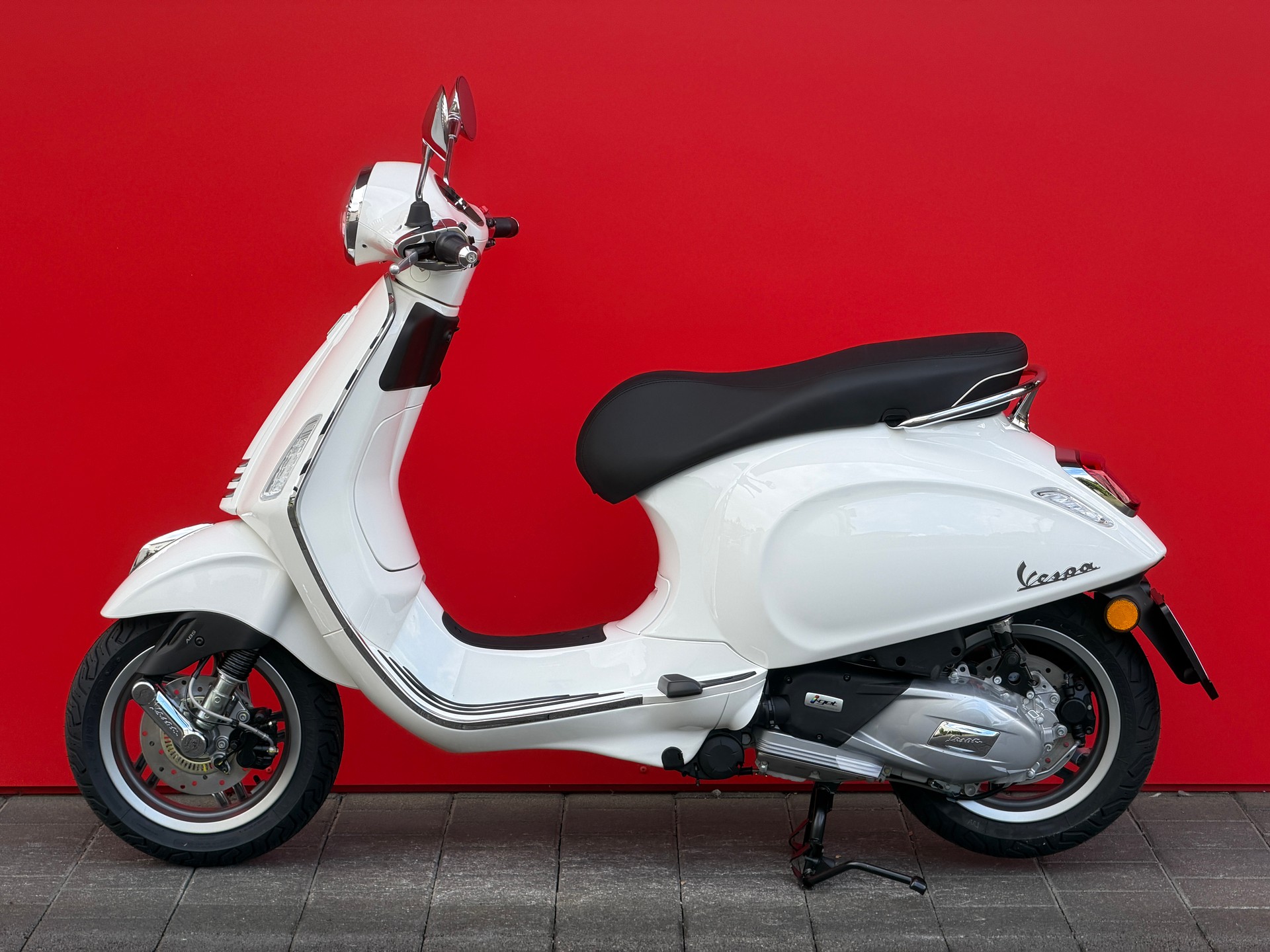 PIAGGIO Vespa 125 Primavera MY26-showroom-element-1