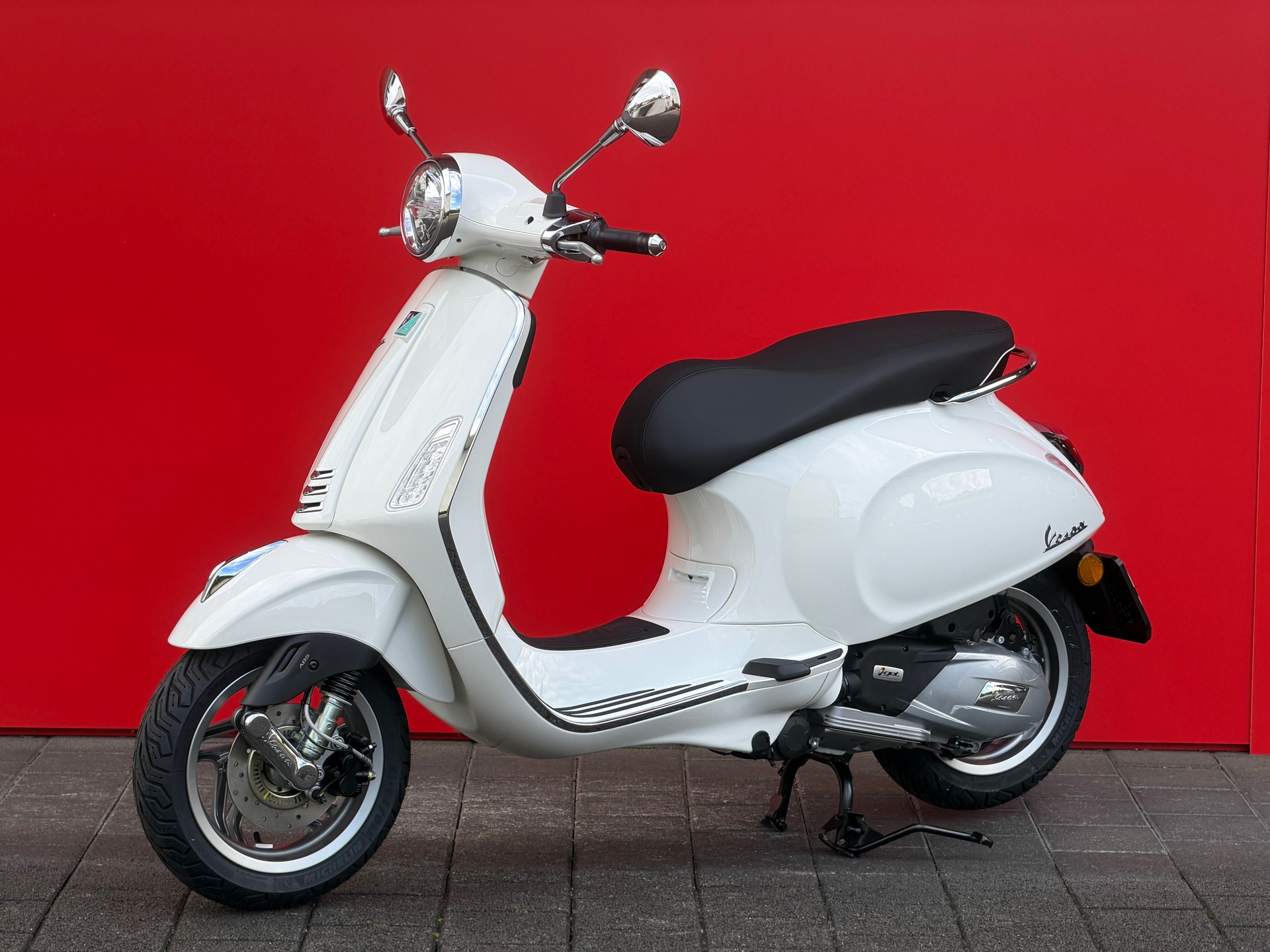 PIAGGIO Vespa 125 Primavera MY26-showroom-element-3