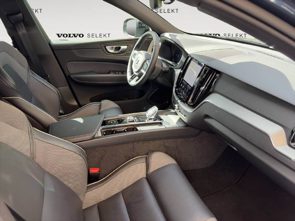 VOLVO XC60 2.0 B5 MH Plus Dark AWD-image-13