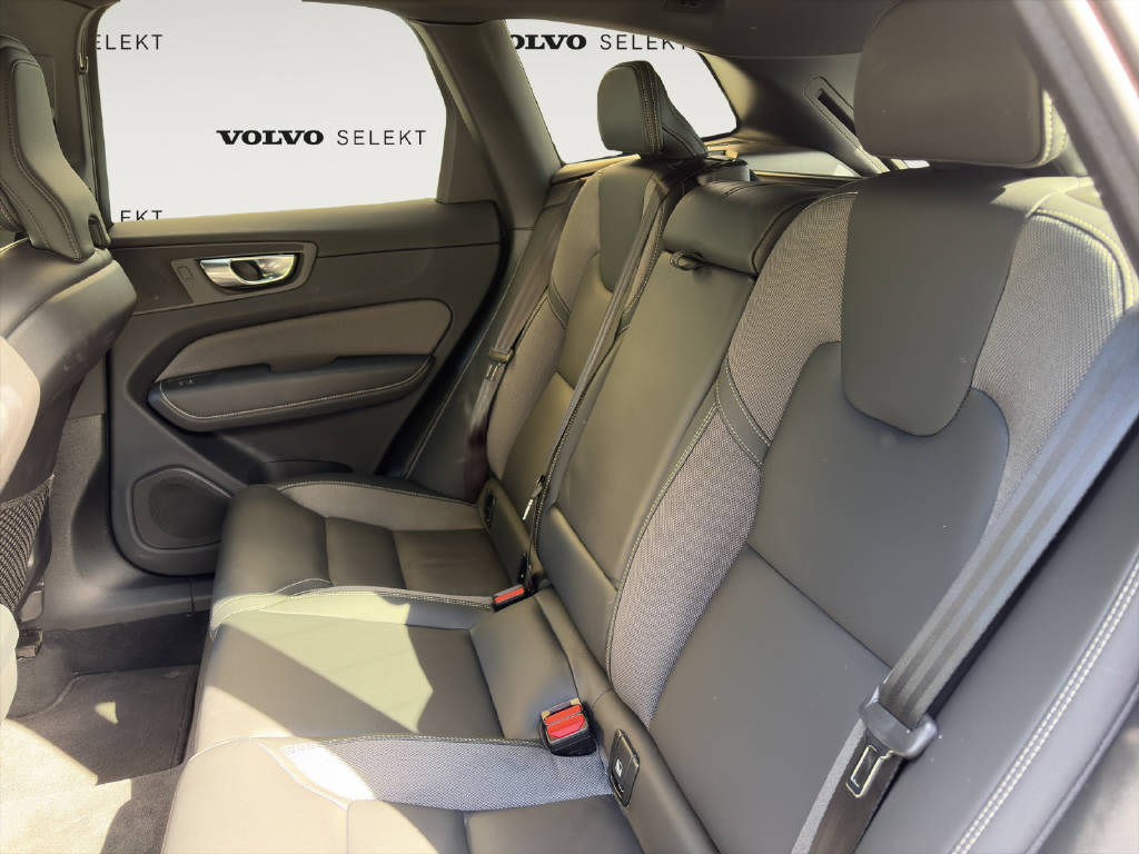 VOLVO XC60 2.0 B5 MH Plus Dark AWD-image-10