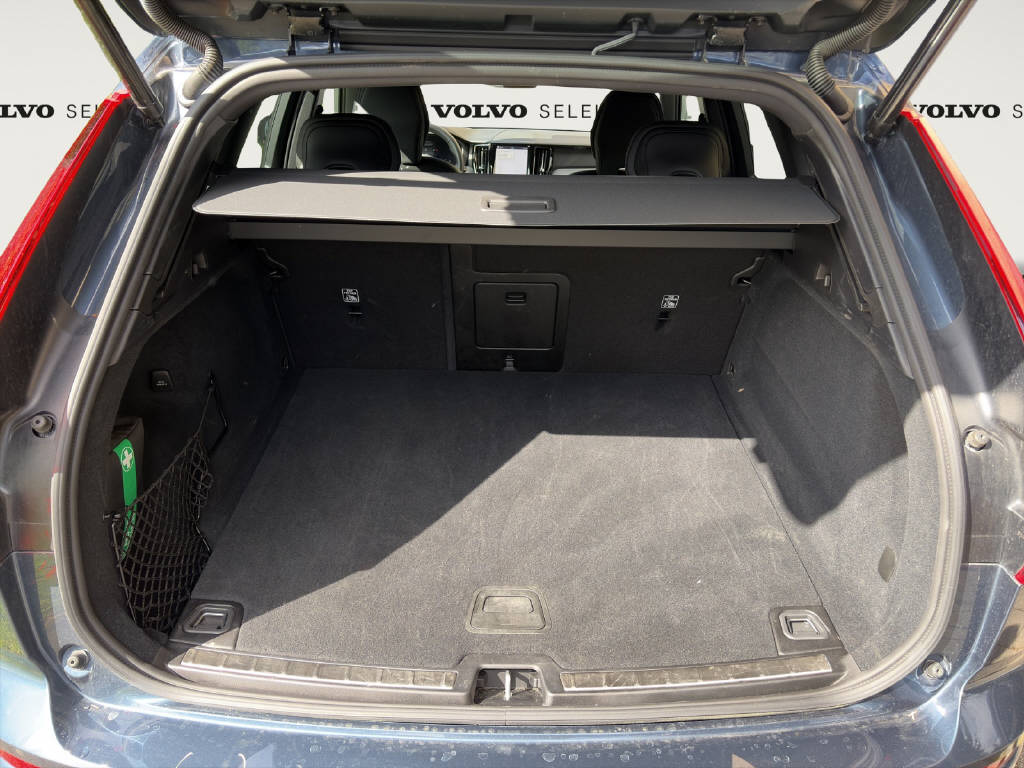 VOLVO XC60 2.0 B5 MH Plus Dark AWD-image-12