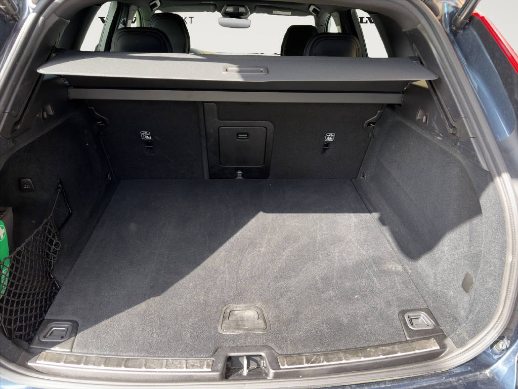 VOLVO XC60 2.0 B5 MH Plus Dark AWD-image-11