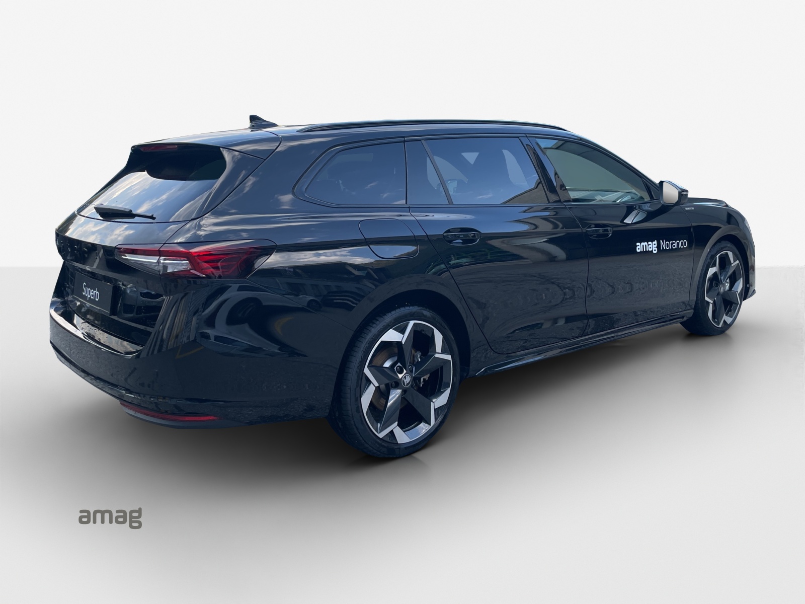 SKODA Superb Combi 2.0 TSI Sportline 4x4 DSG-image-4
