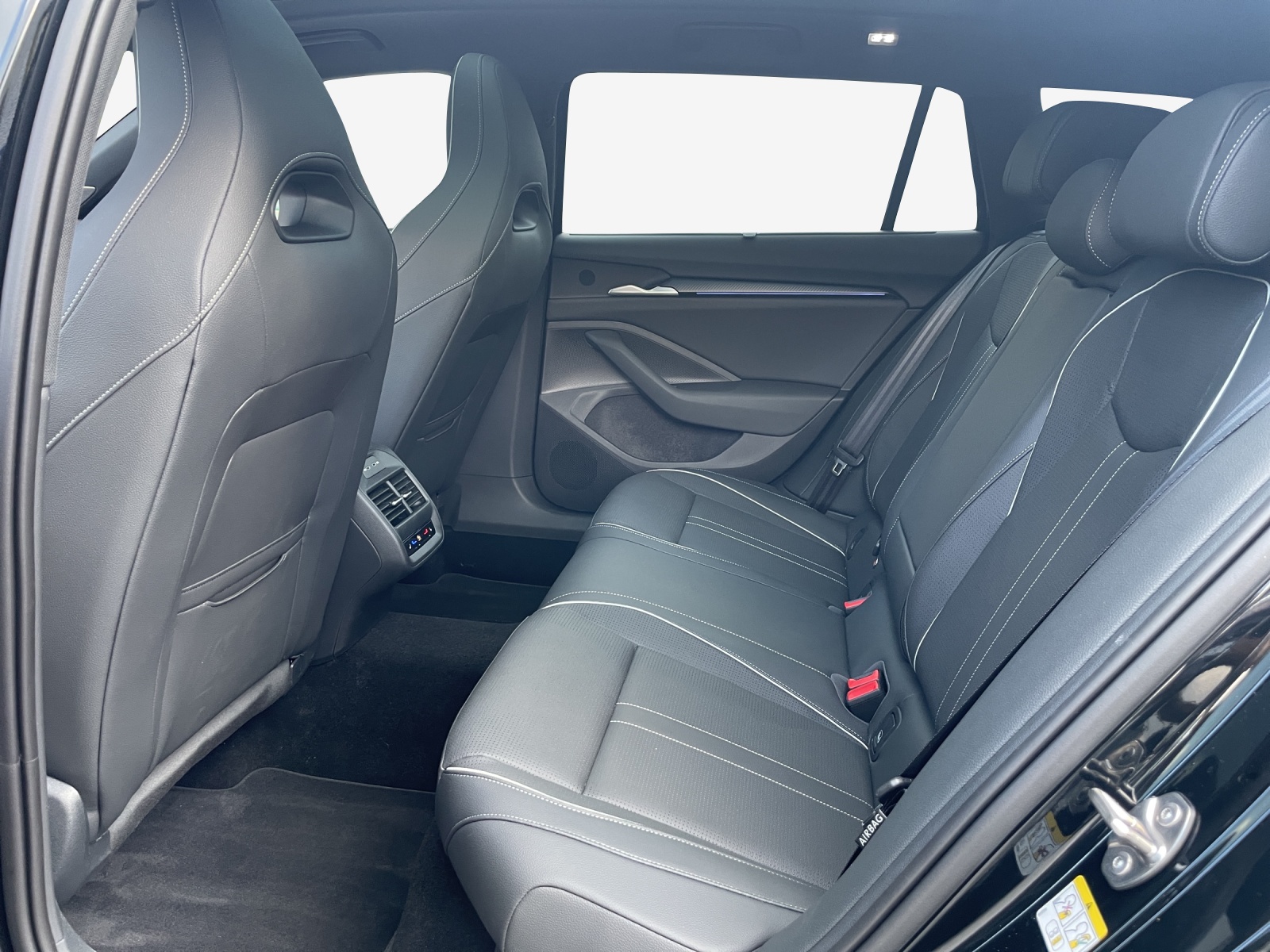 SKODA Superb Combi 2.0 TSI Sportline 4x4 DSG-image-11