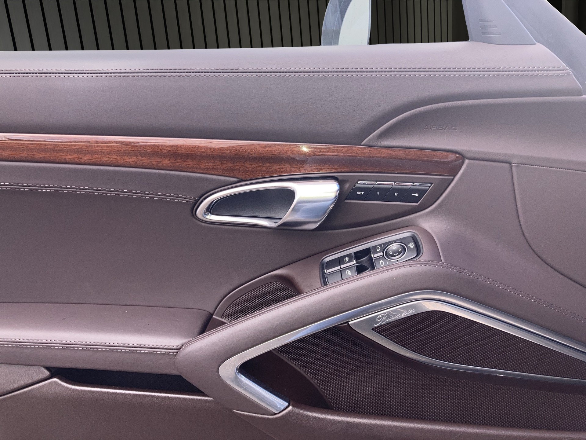 PORSCHE 911 Turbo S-image-10