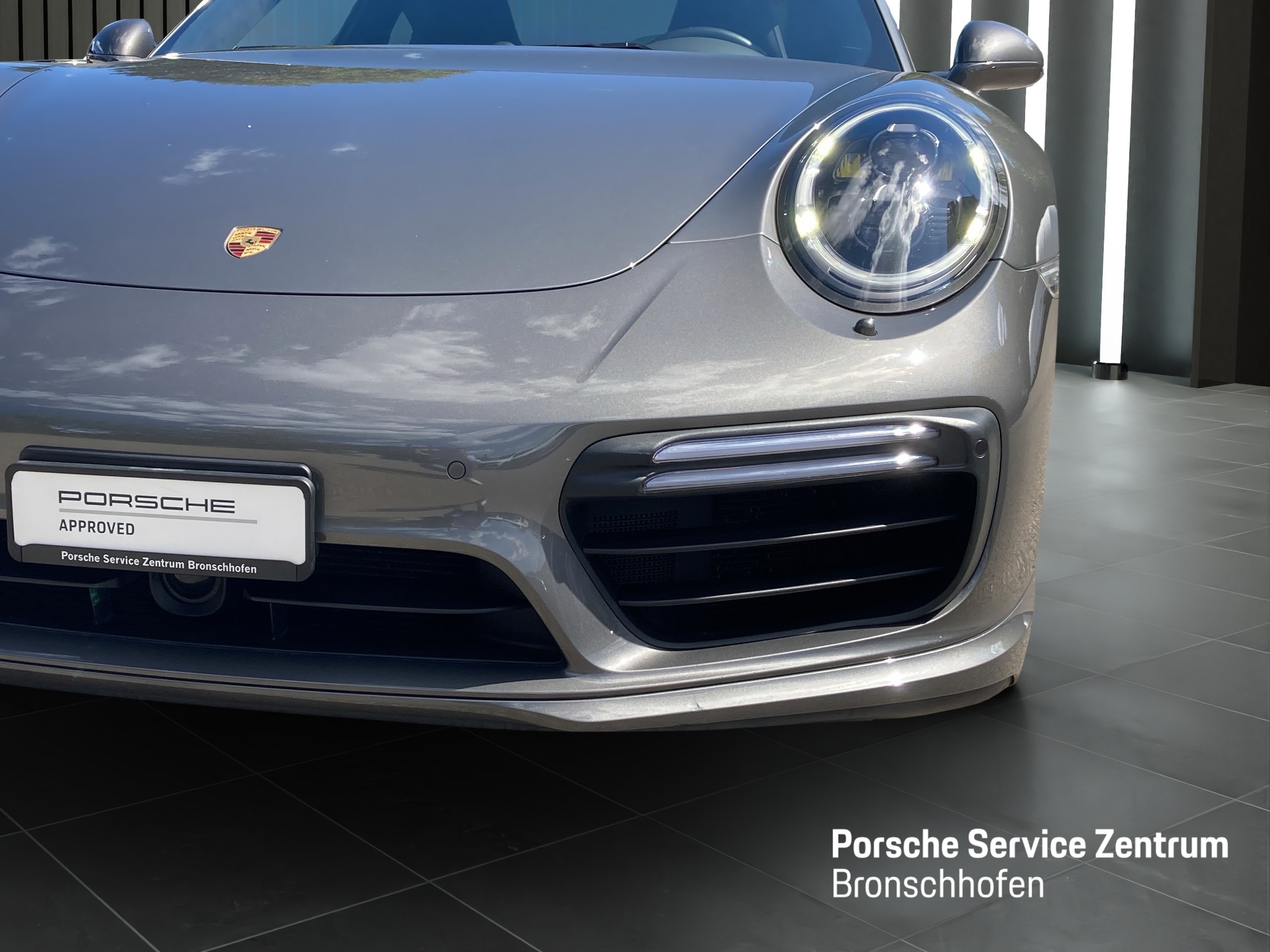 PORSCHE 911 Coupé 3.8 Turbo S PDK-image-8