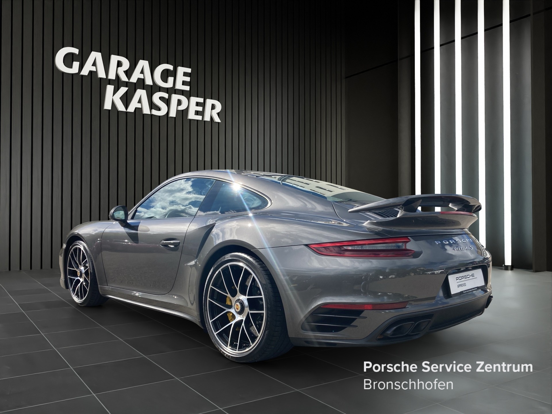 PORSCHE 911 Turbo S-image-2