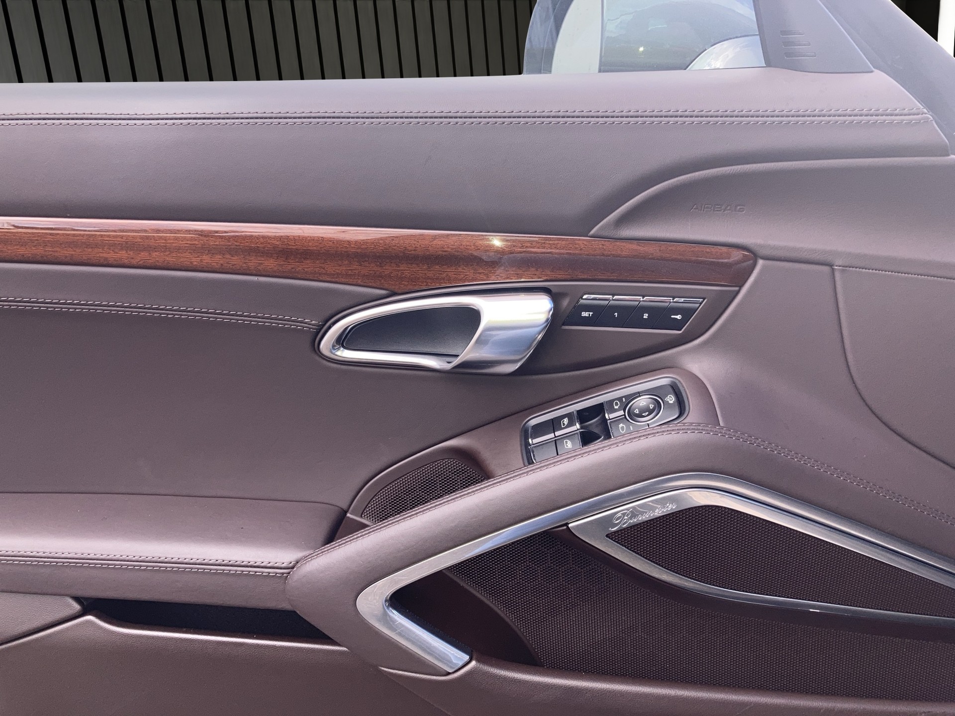 PORSCHE 911 Turbo S-image-10