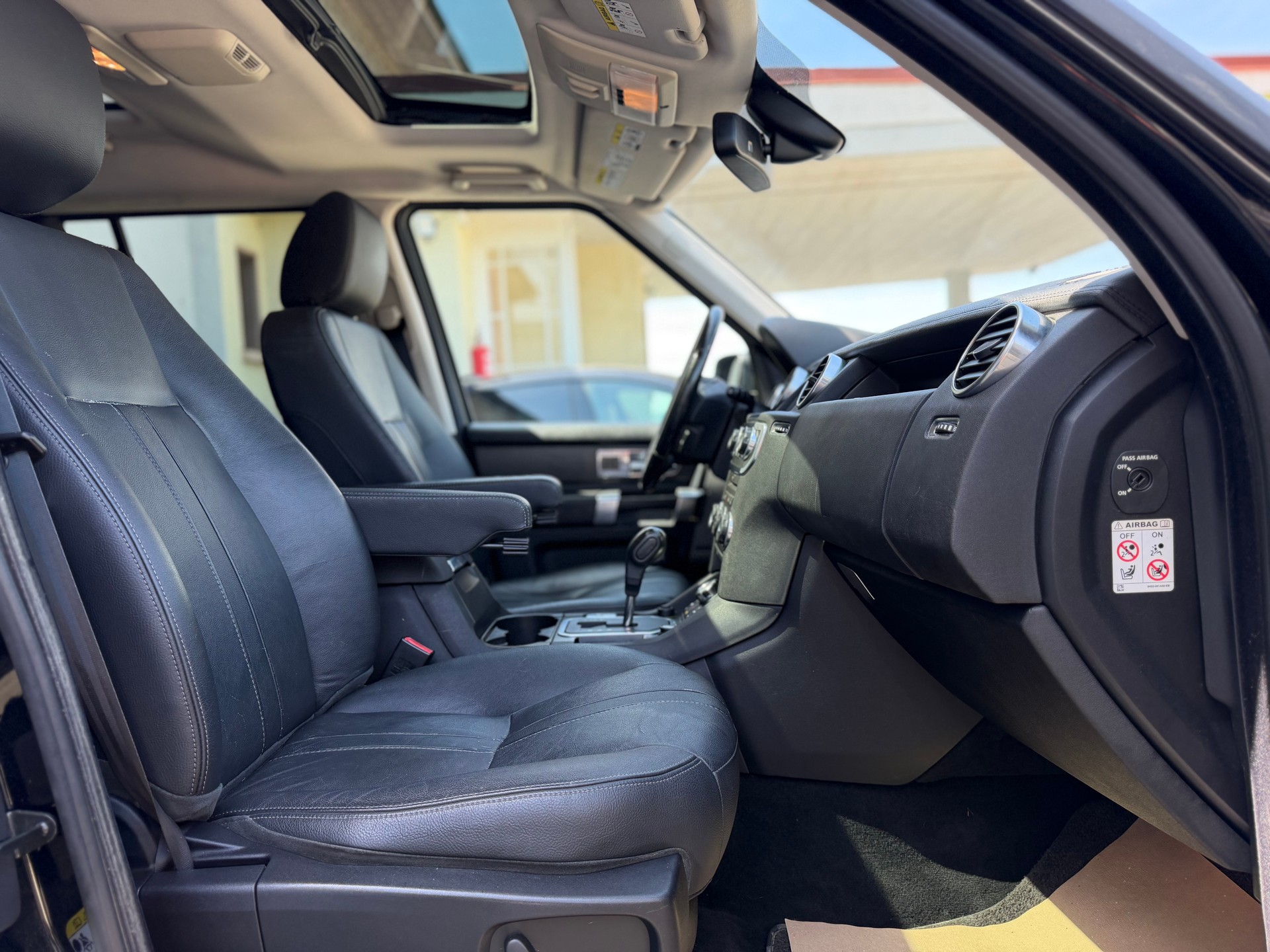 LAND ROVER Discovery 3.0 TDV6 HSE Automatic-image-13