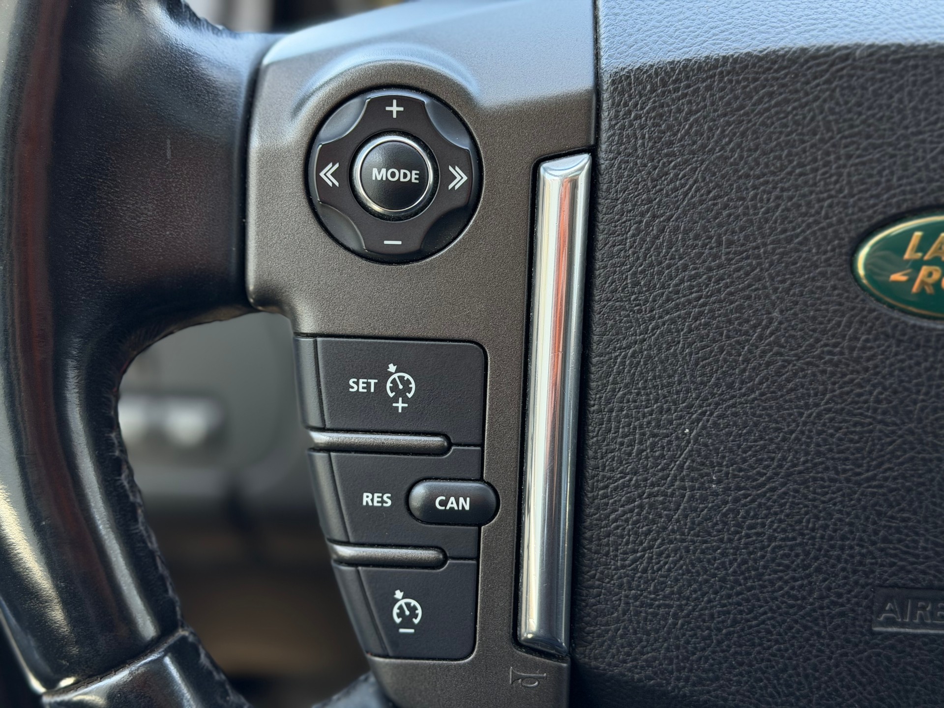 LAND ROVER Discovery 3.0 TDV6 HSE Automatic-image-16