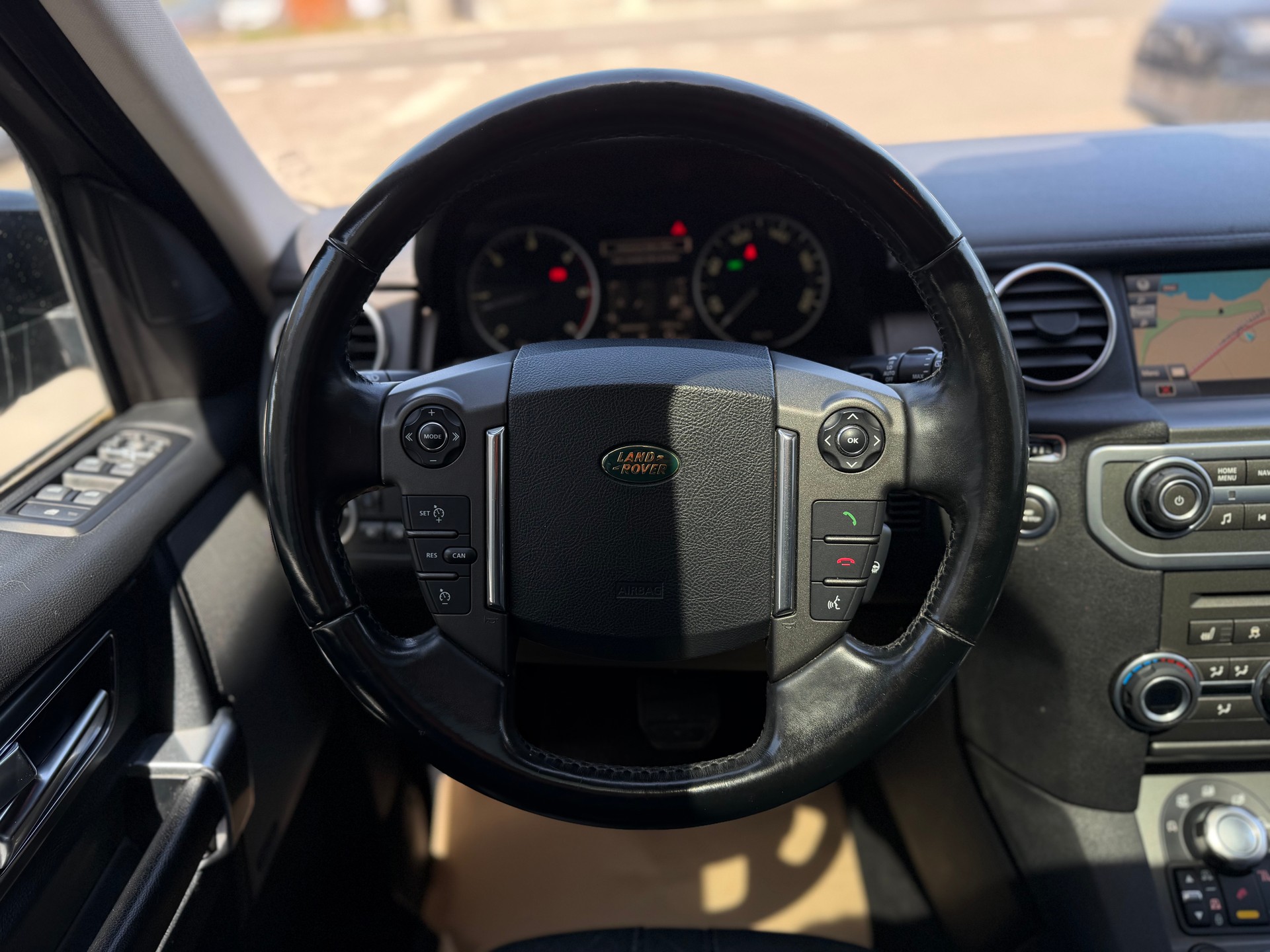 LAND ROVER Discovery 3.0 TDV6 HSE Automatic-image-15