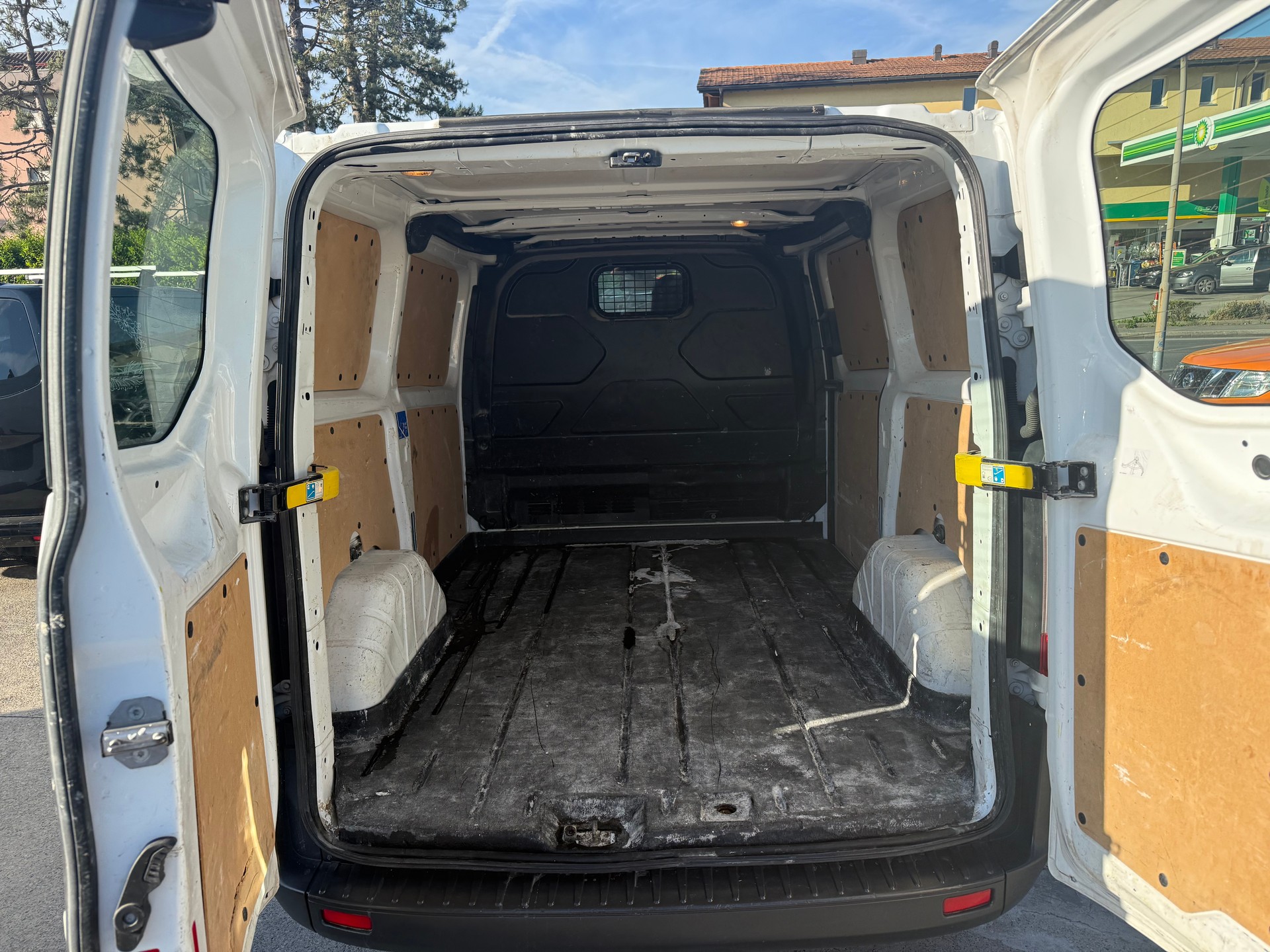 FORD Transit Custom Van 250 L1H1 Startup-image-10