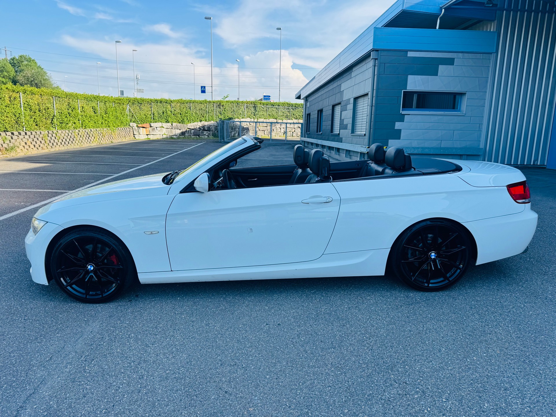 BMW 325i Cabriolet Steptronic M-Paket-image-1