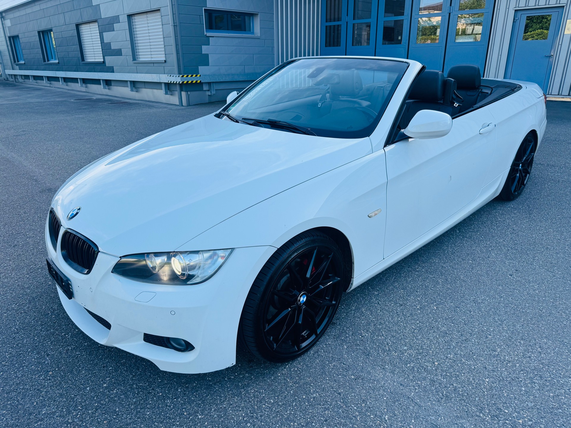 BMW 325i Cabriolet Steptronic M-Paket-image-0