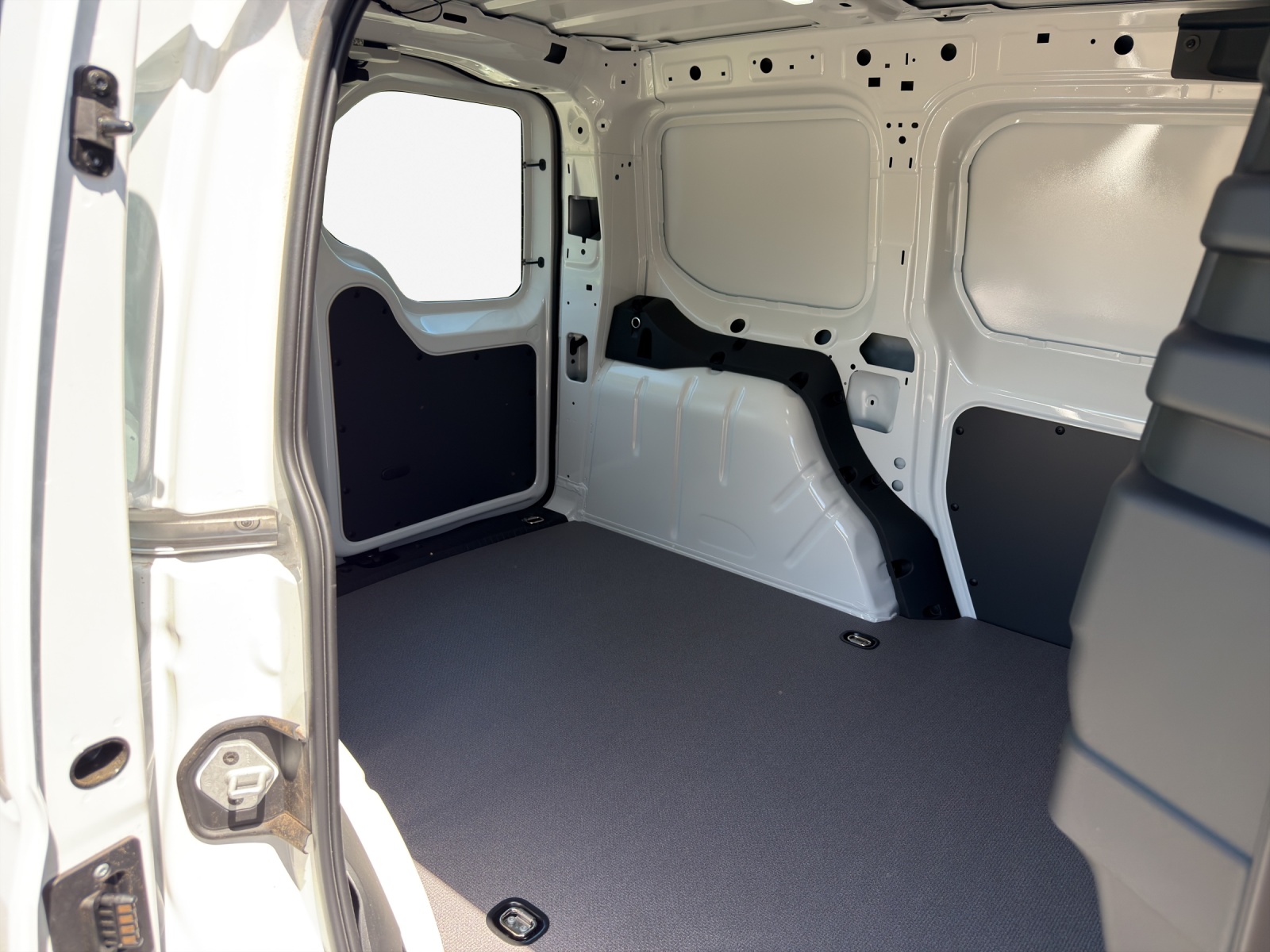 VW Caddy Cargo 2.0TDI 4Motion-image-11