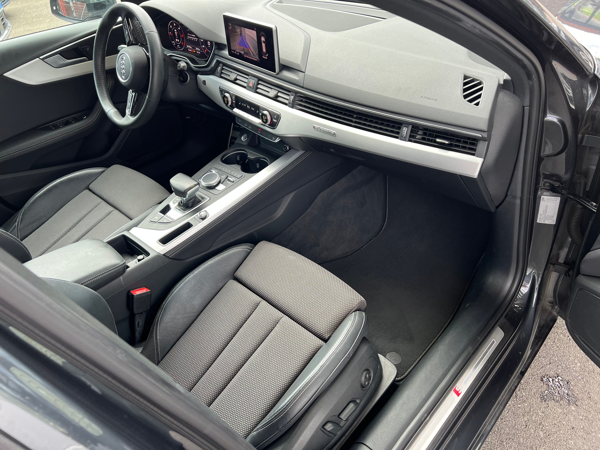AUDI A4 Avant 40 TDI S-Line Sport 4x4 S-tronic ** Navigation * Teilleder * Anhängerkupplung * ab MFK * 1 Jahr Garantie möglich ***-image-15