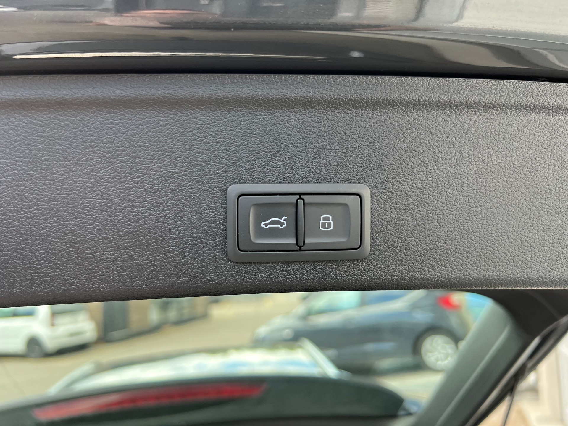 AUDI A4 Avant 40 TDI S-Line Sport 4x4 S-tronic ** Navigation * Teilleder * Anhängerkupplung * ab MFK * 1 Jahr Garantie möglich ***-image-11