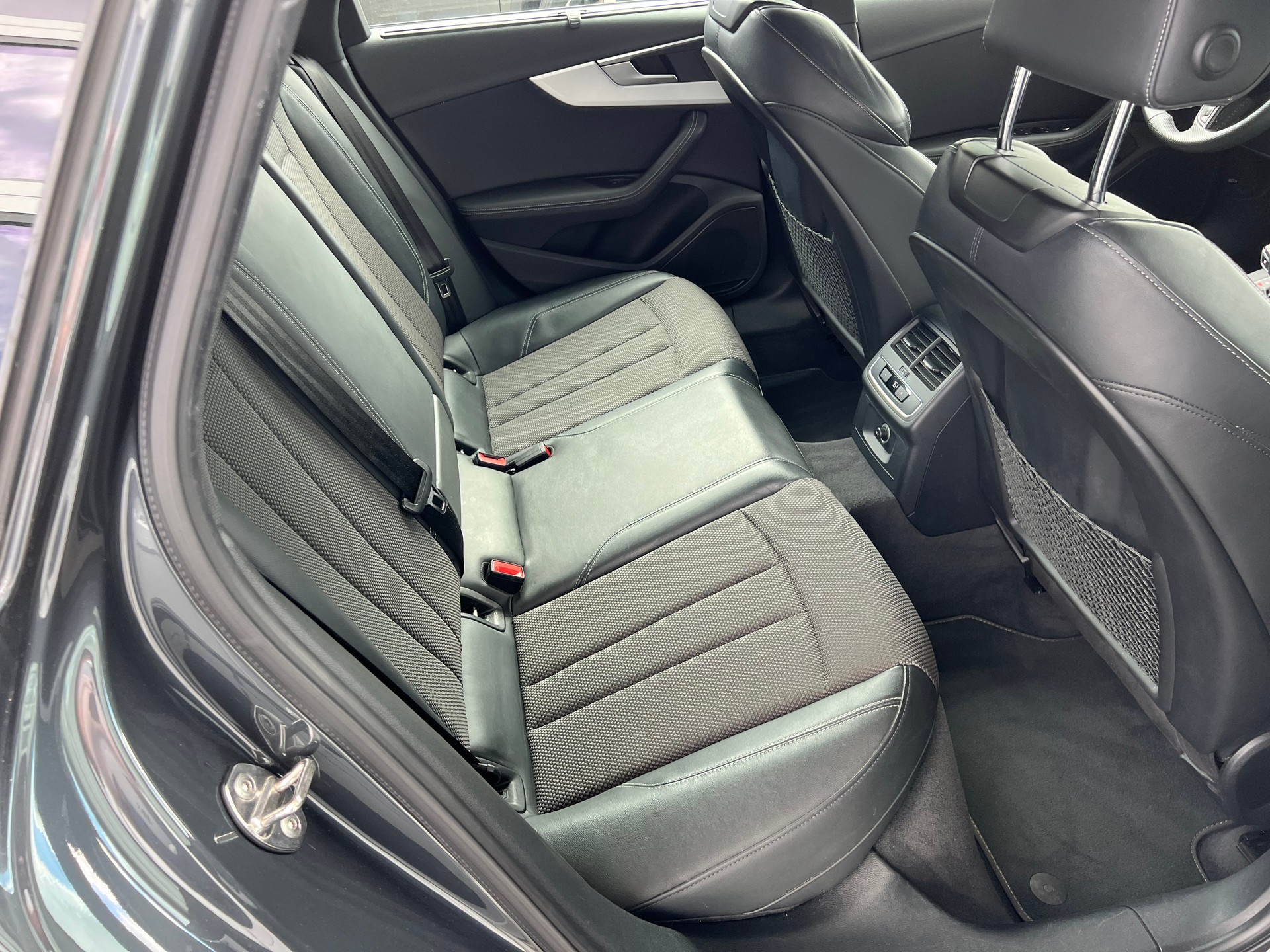 AUDI A4 Avant 40 TDI S-Line Sport 4x4 S-tronic ** Navigation * Teilleder * Anhängerkupplung * ab MFK * 1 Jahr Garantie möglich ***-image-12