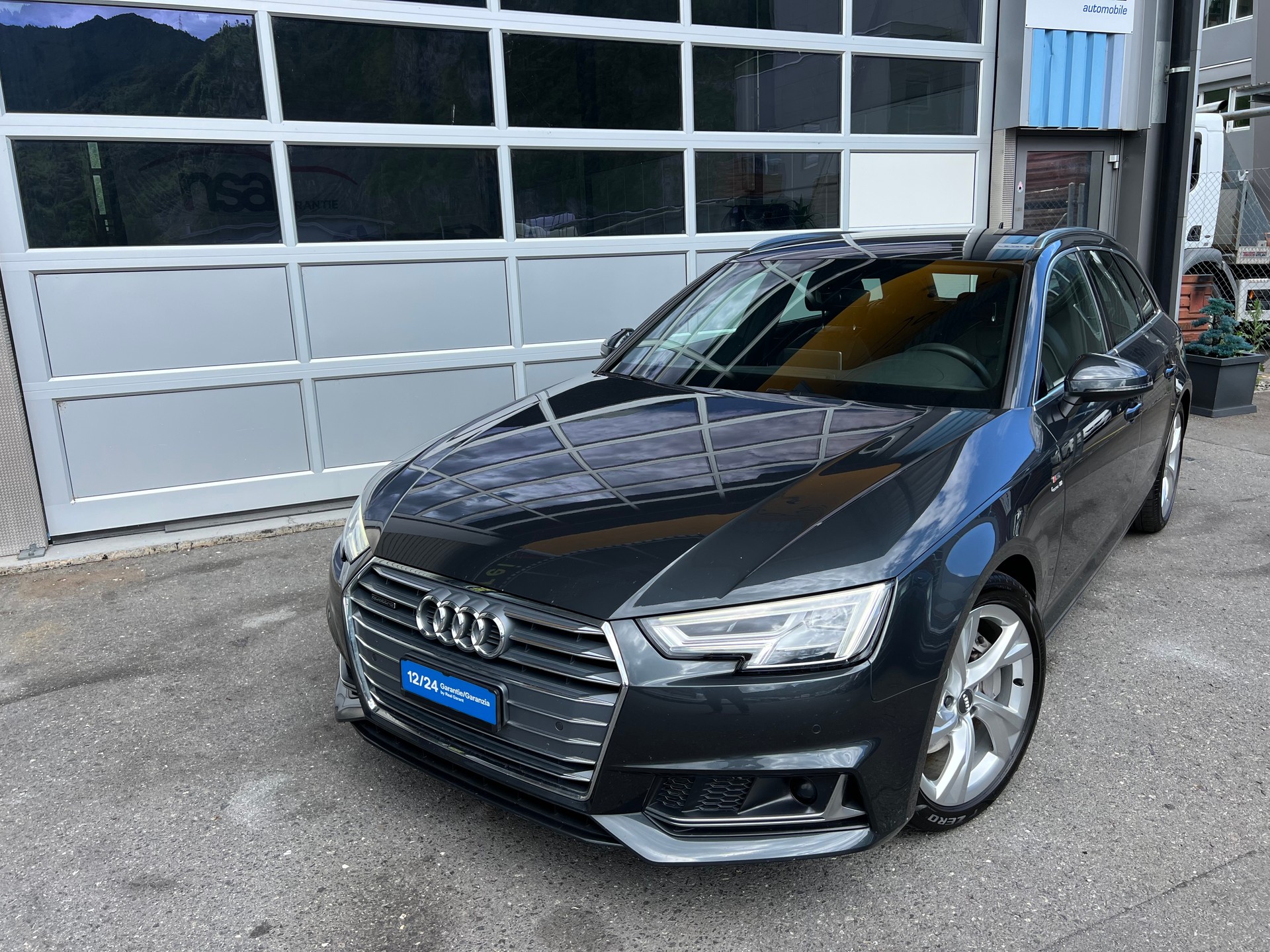 AUDI A4 Avant 40 TDI S-Line Sport 4x4 S-tronic ** Navigation * Teilleder * Anhängerkupplung * ab MFK * 1 Jahr Garantie möglich ***-image-2