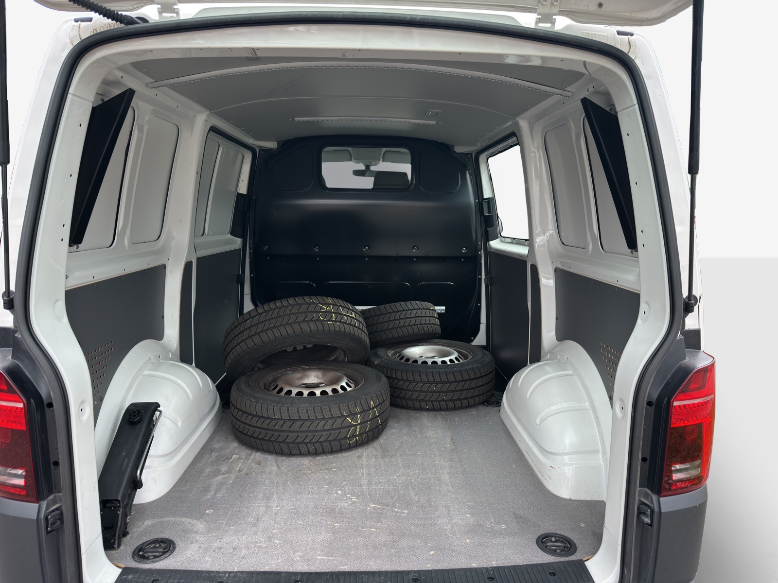 VW T6.1 2.0 TDI 4Motion-image-12