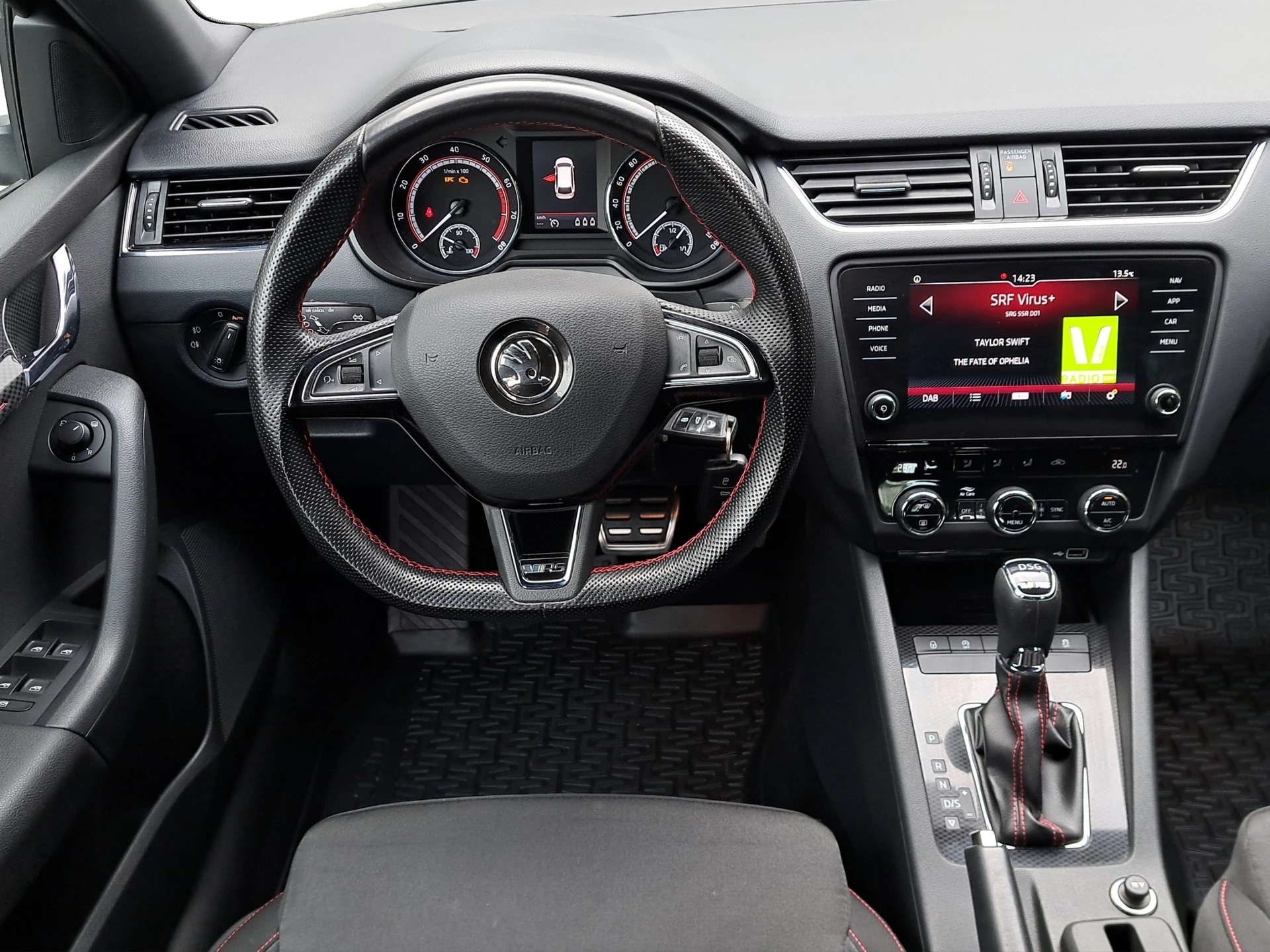 SKODA Octavia Combi 2.0 TSI RS DSG-image-9