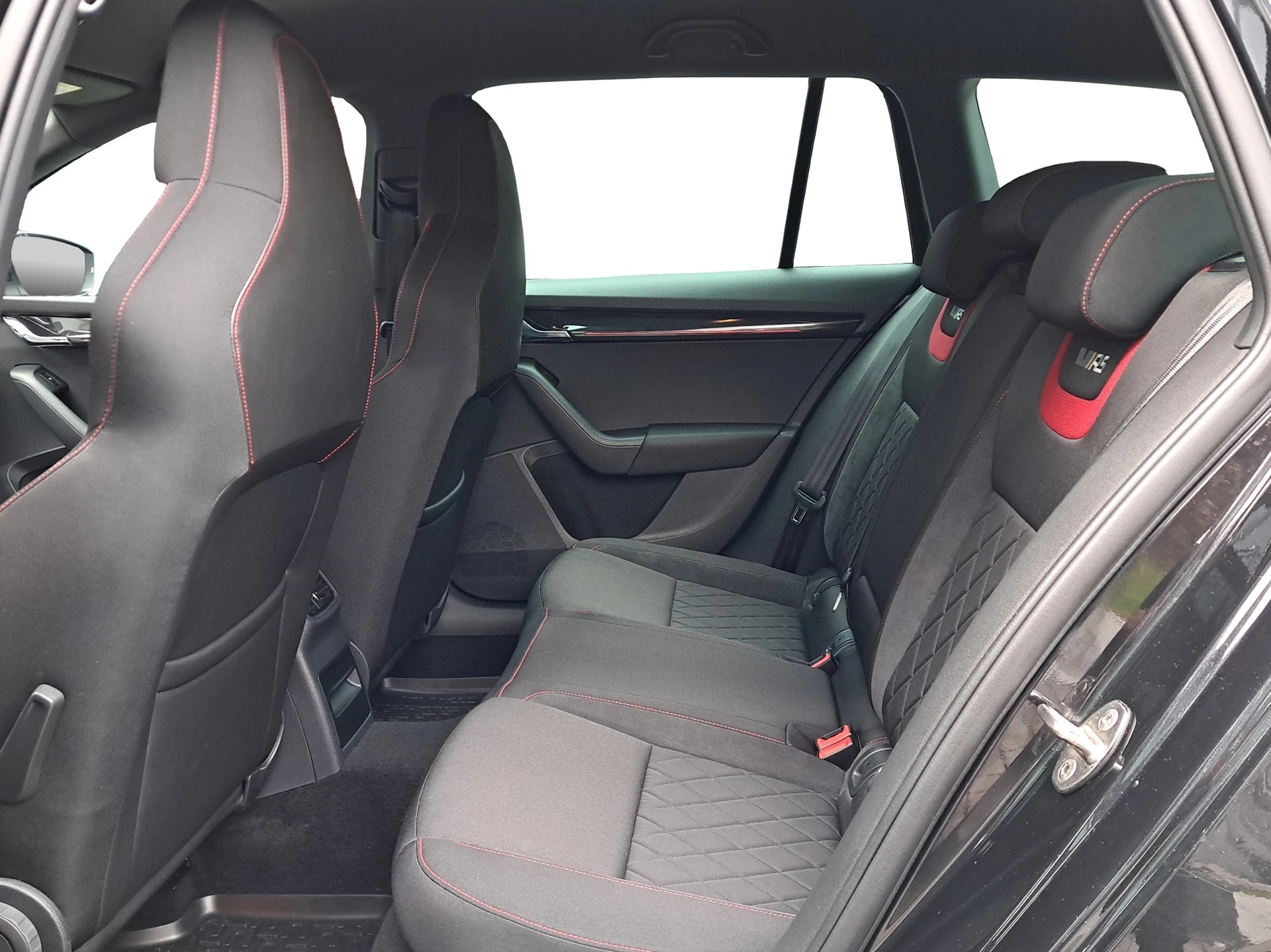 SKODA Octavia Combi 2.0 TSI RS DSG-image-8