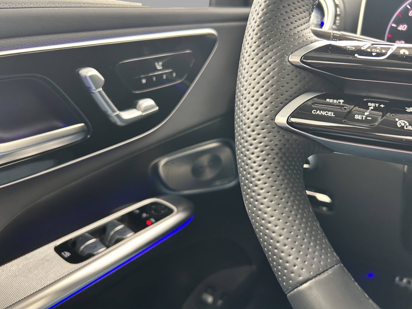 MERCEDES-BENZ GLC 300 e 4Matic 9G-Tronic-image-12