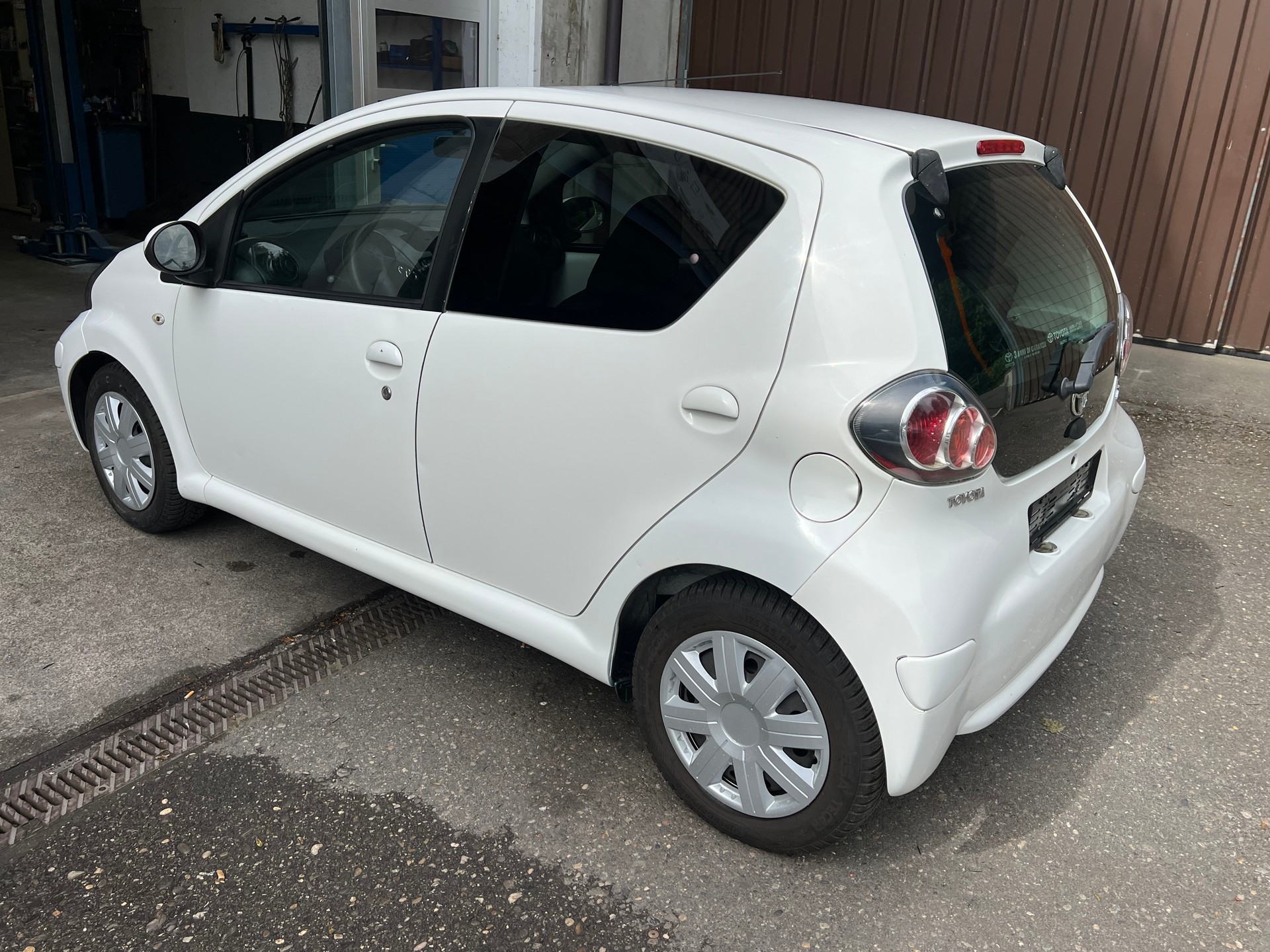 TOYOTA Aygo 1.0 Linea Luna-image-3