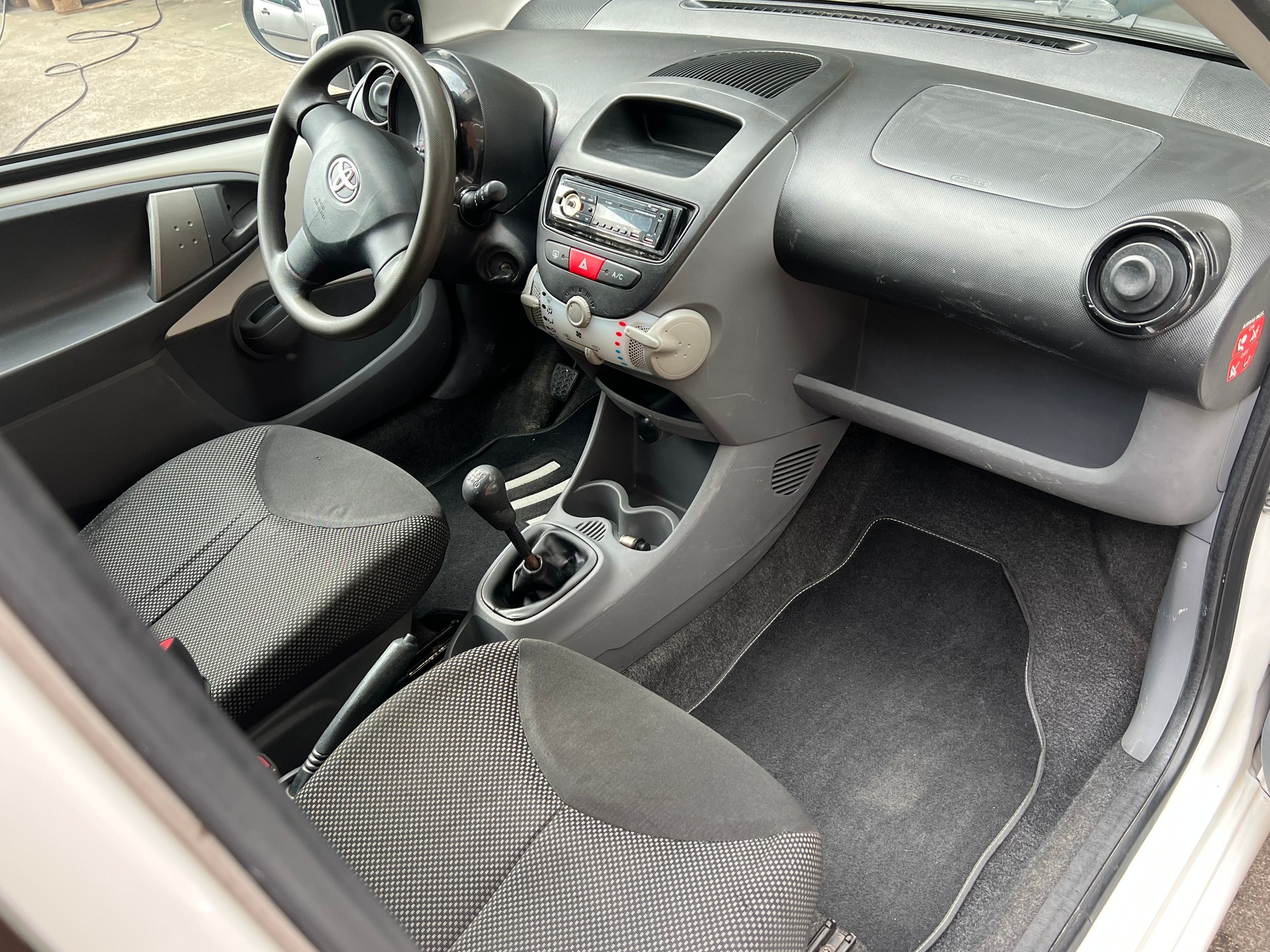 TOYOTA Aygo 1.0 Linea Luna-image-7