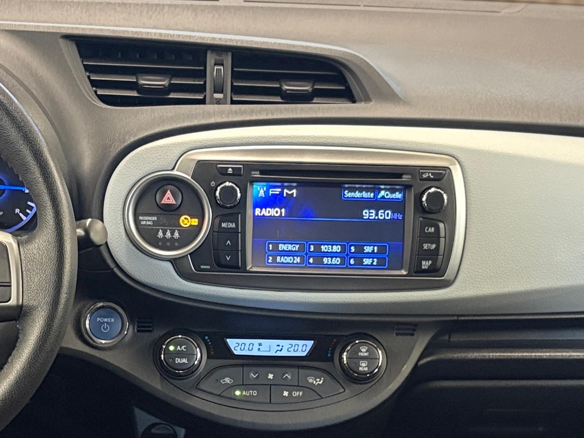 TOYOTA Yaris 1.5 VVT-i Hybrid Luna CVT-image-12