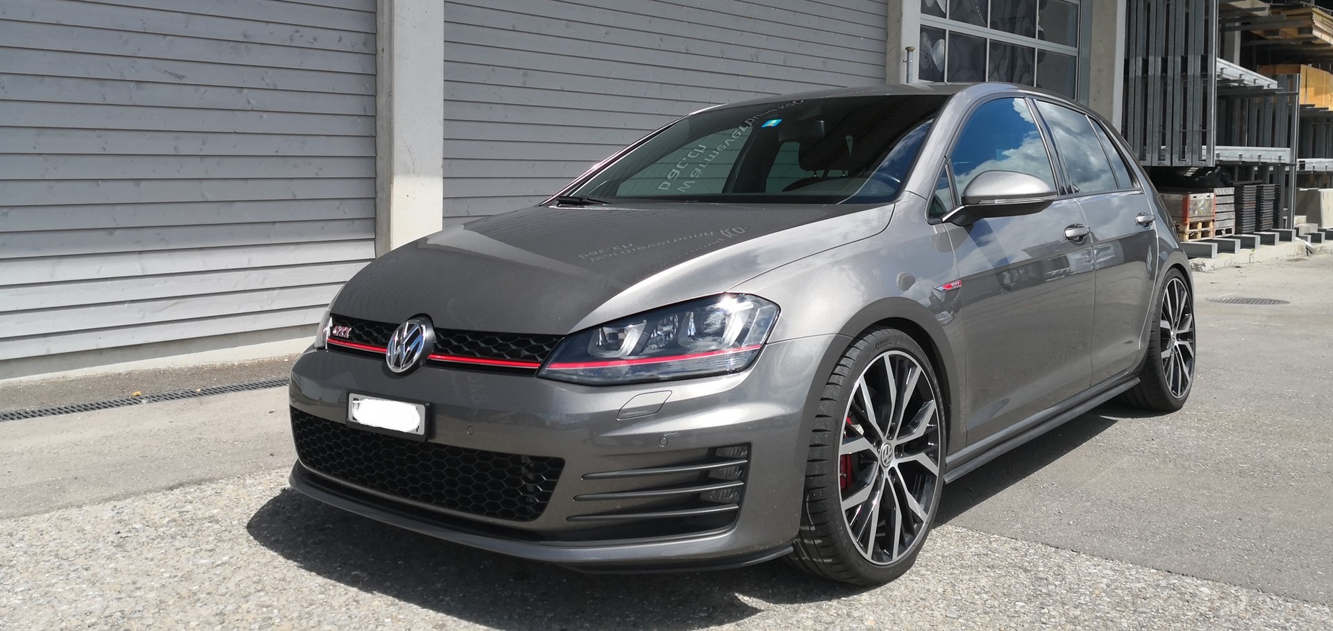VW Golf 2.0 TSI GTI Performance-image-1