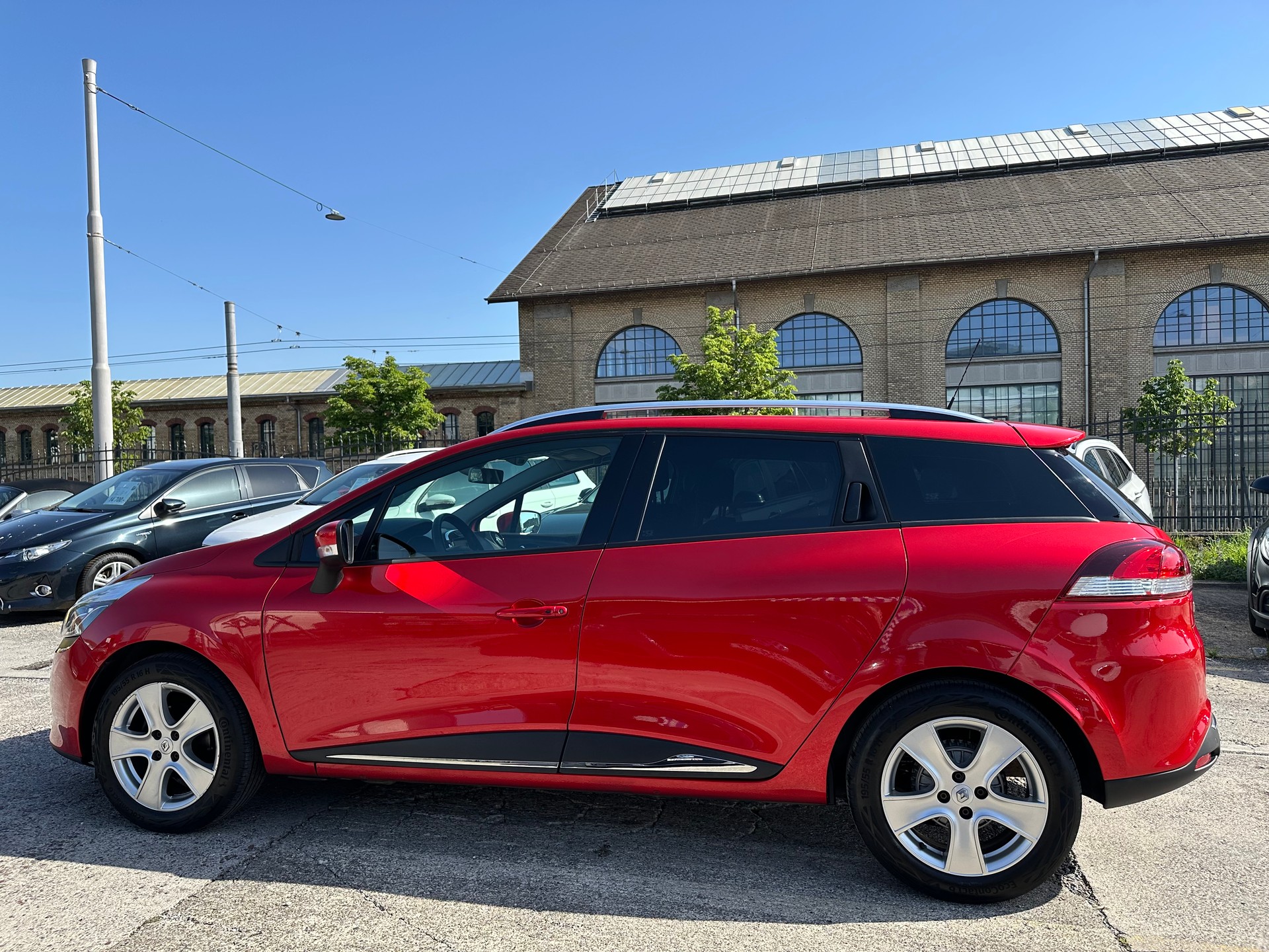 RENAULT Clio Grandtour 1.2 16V T Swiss Edition EDC-image-3