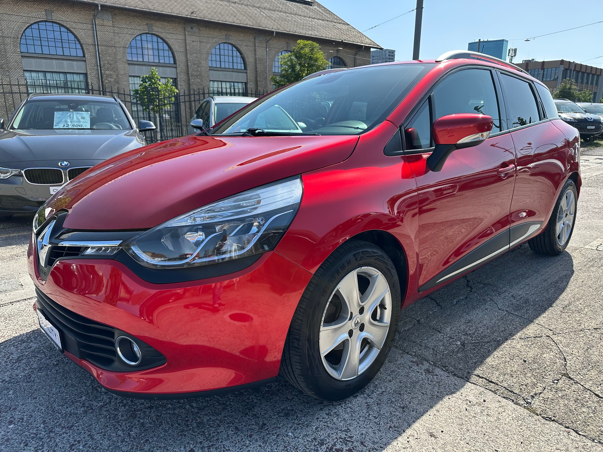 RENAULT Clio Grandtour 1.2 16V T Swiss Edition EDC-image-0