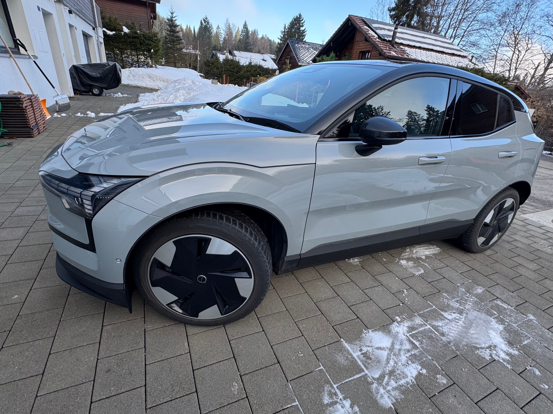 VOLVO EX 30 E60 Twin Ultra Performance AWD-image-0