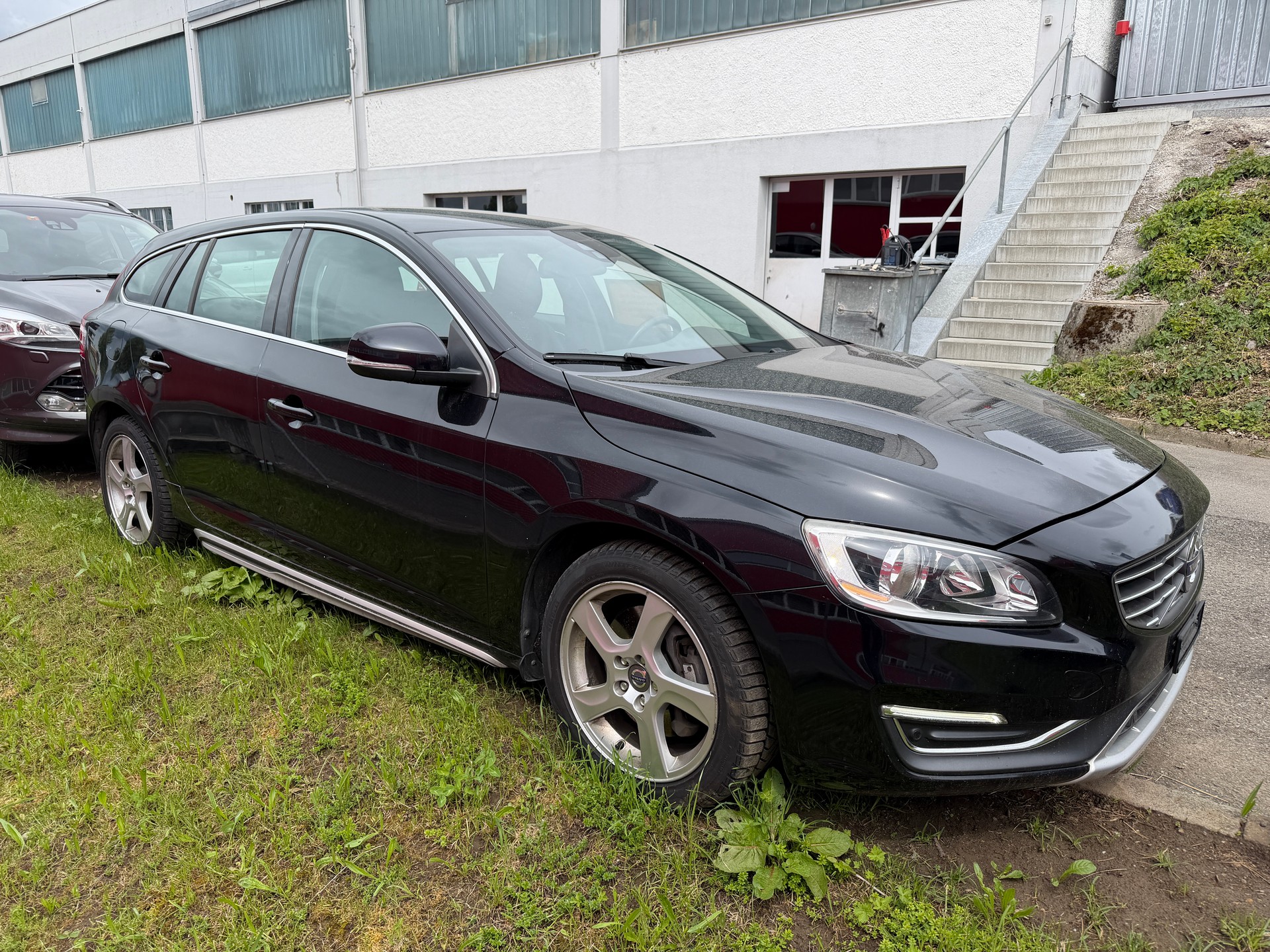 VOLVO V60 2.4 D4 Family Ed. AWD-image-4
