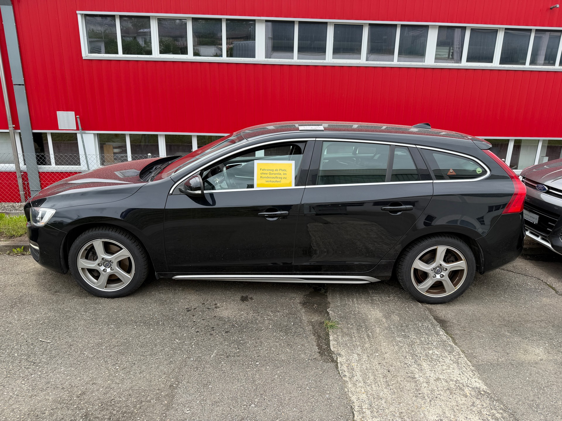 VOLVO V60 2.4 D4 Family Ed. AWD-image-0