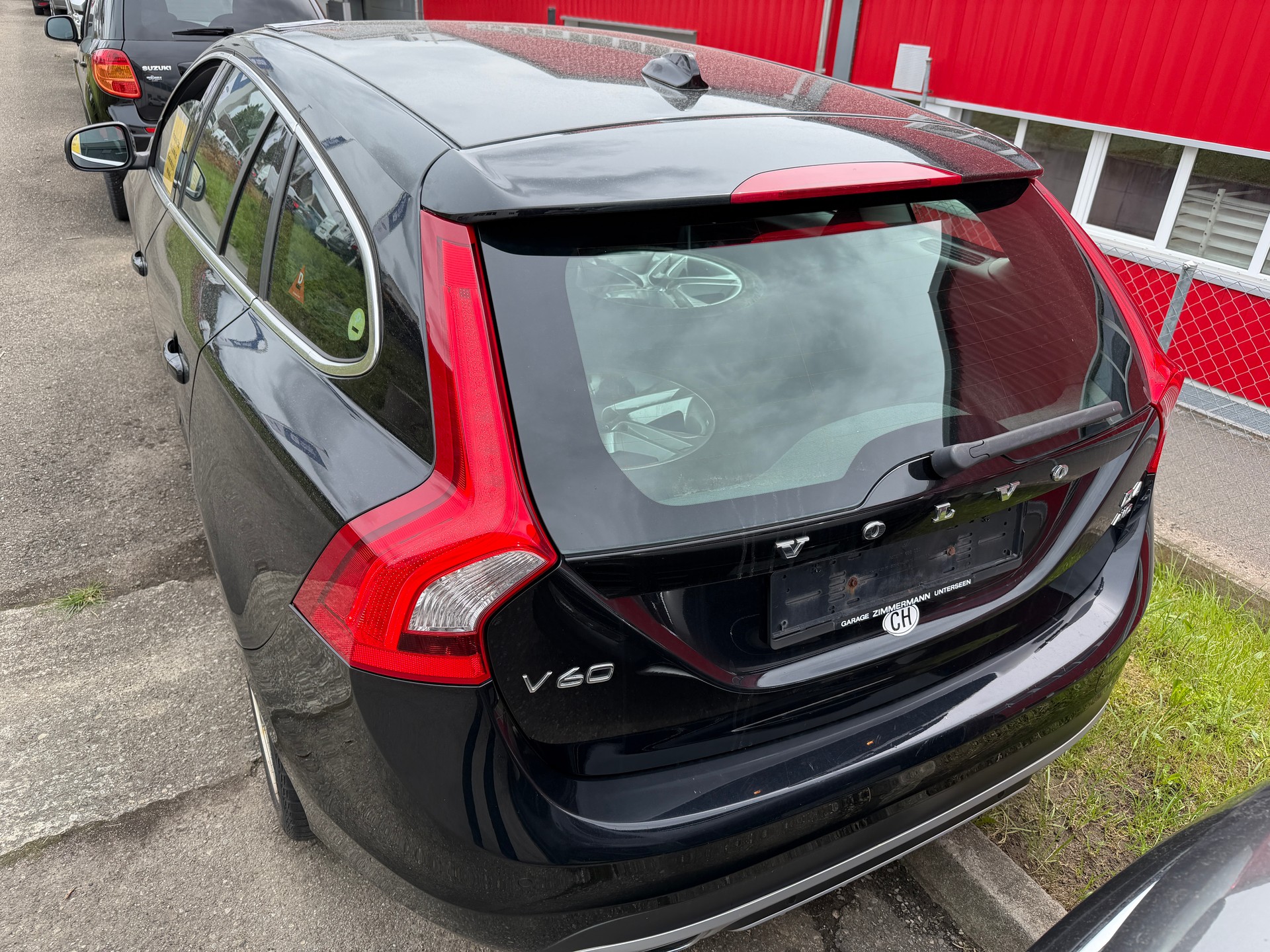 VOLVO V60 2.4 D4 Family Ed. AWD-image-3