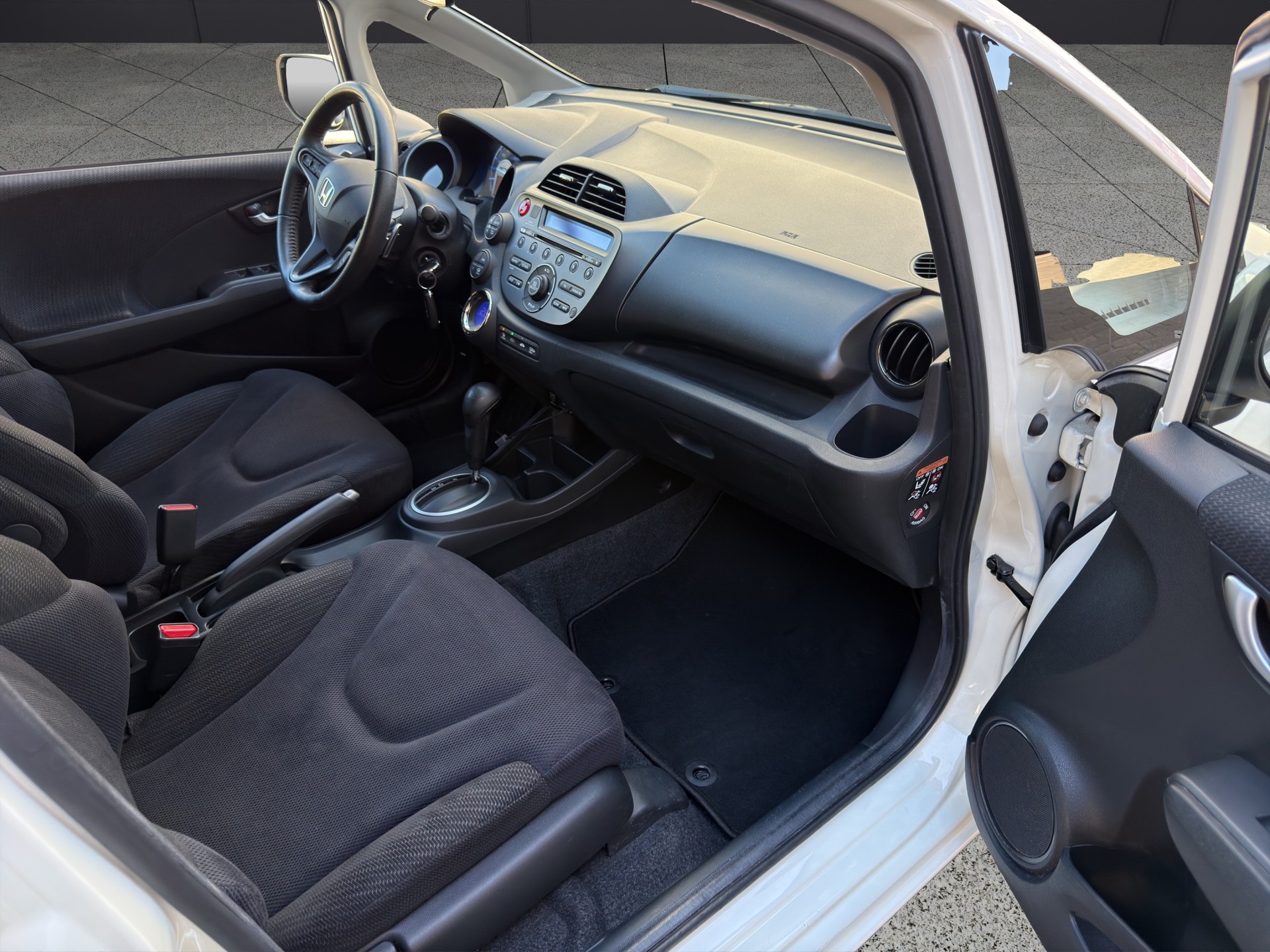 HONDA Jazz 1.3i Hybrid Comfort CVT-image-11