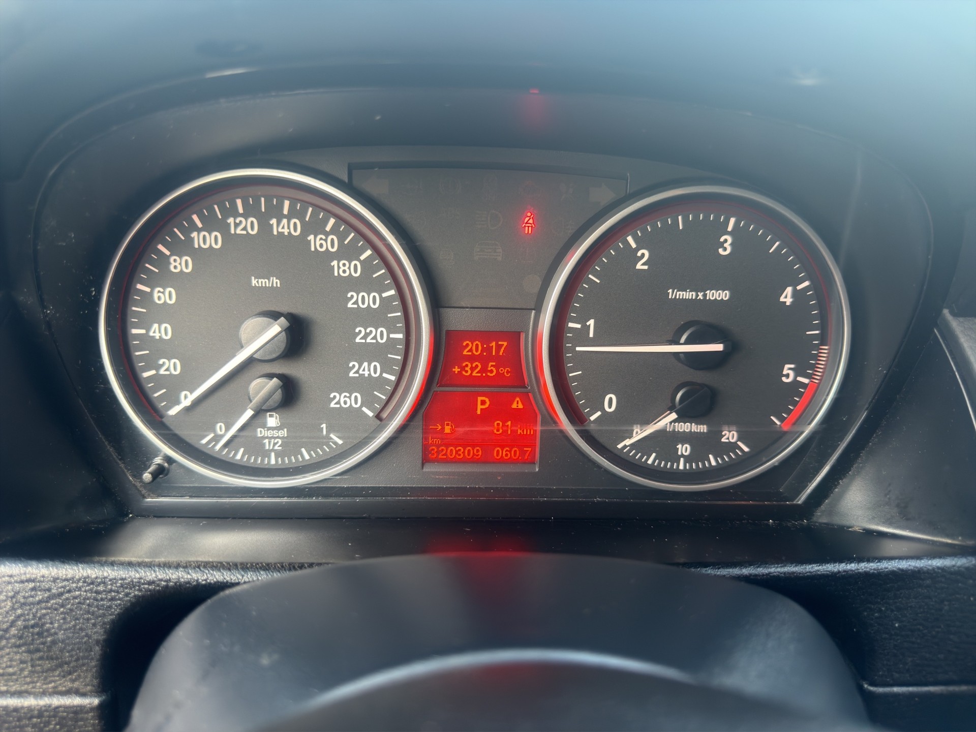 BMW X1 xDrive 18d-image-8