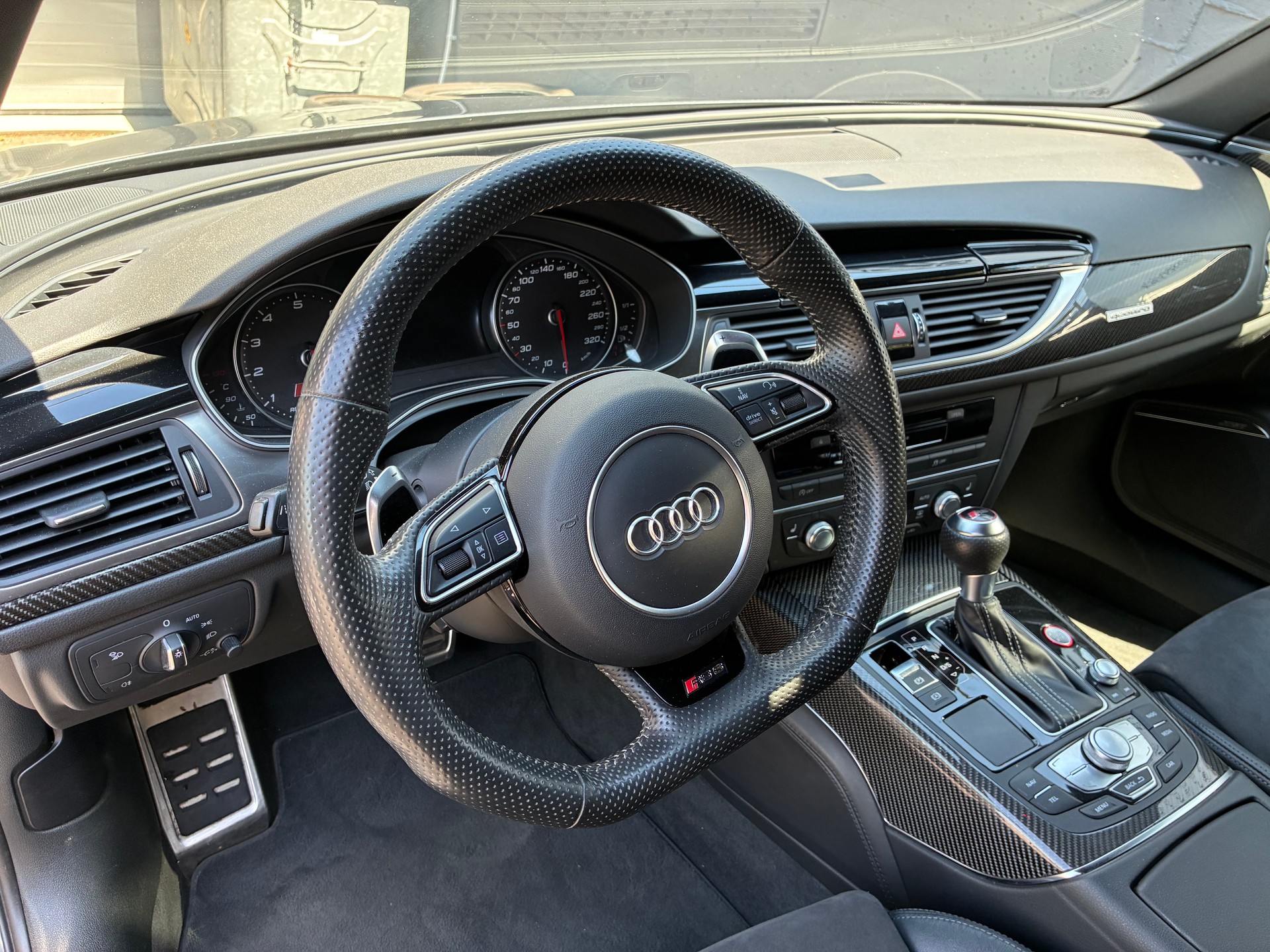 AUDI RS6 Avant 4.0 TFSI V8 performance quattro-image-8