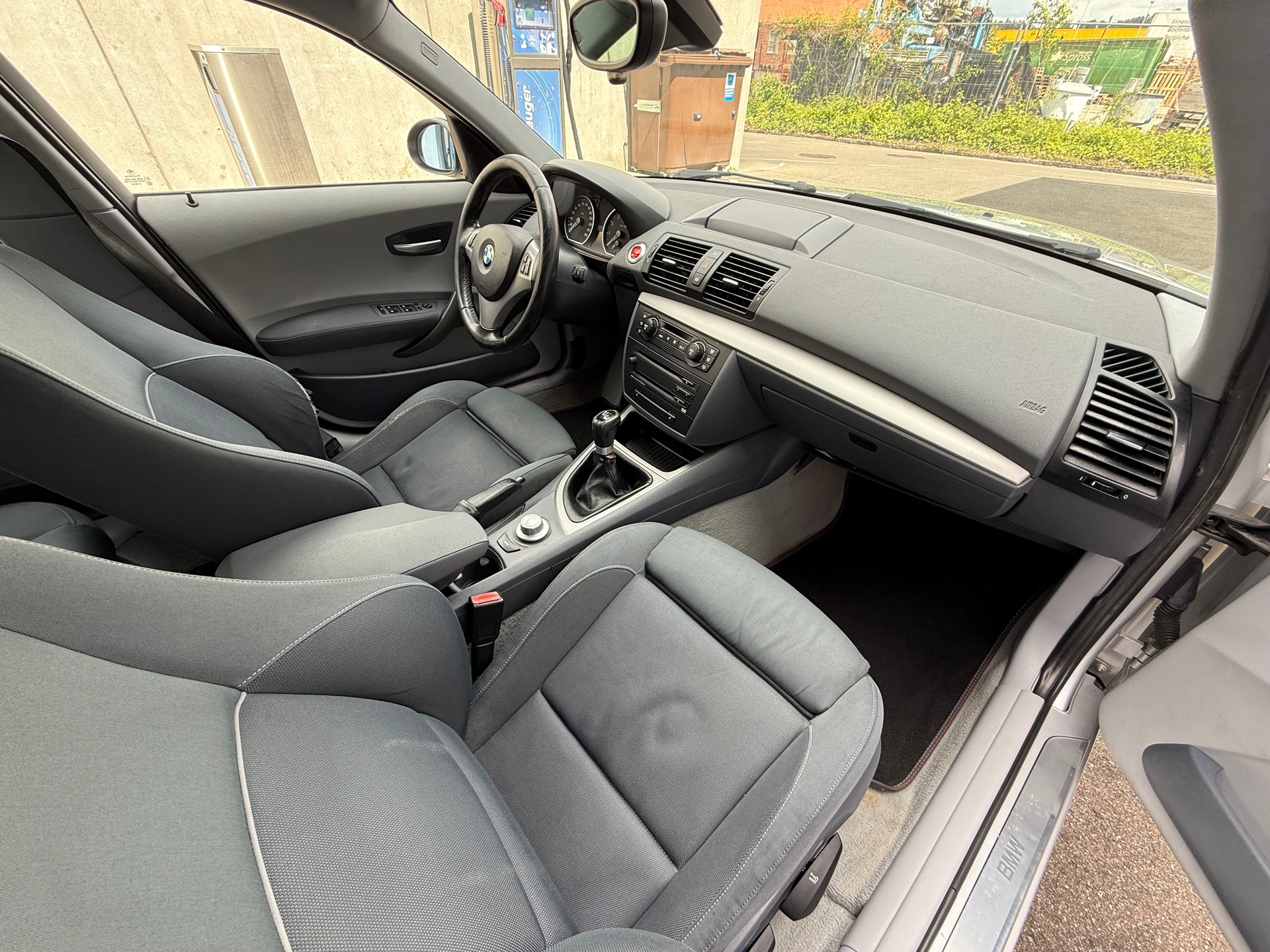 BMW 130i *Frisch ab MFK *CH Fahrzeug *Anlasser neu *Simmering neu *Klimatisierungsautomatik *Tempomat *Sitzheizung-image-15