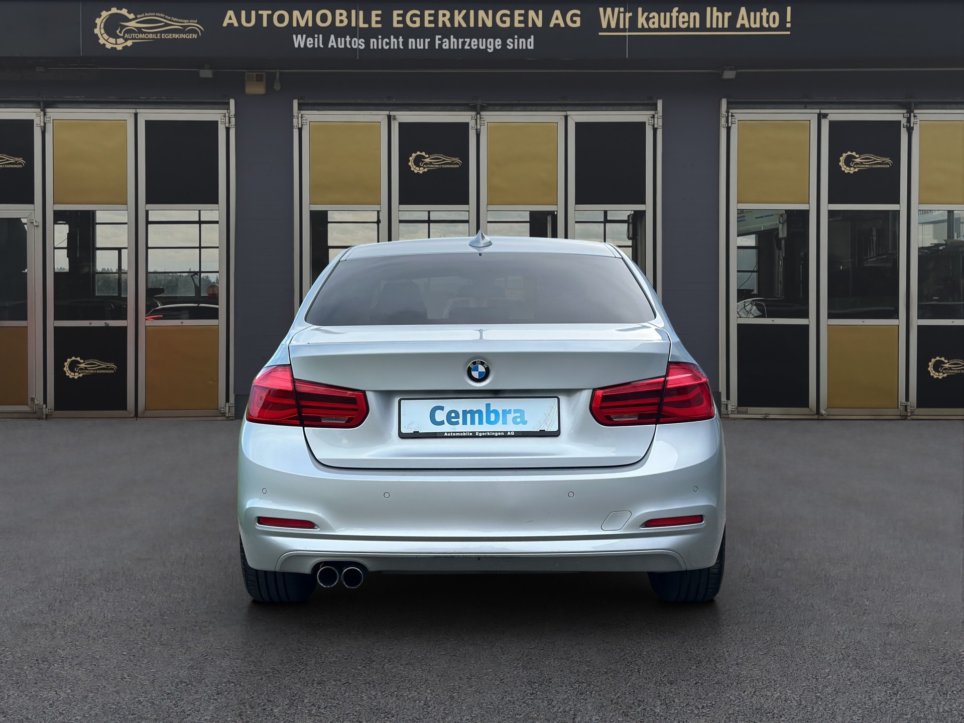BMW 330i xDrive-image-5