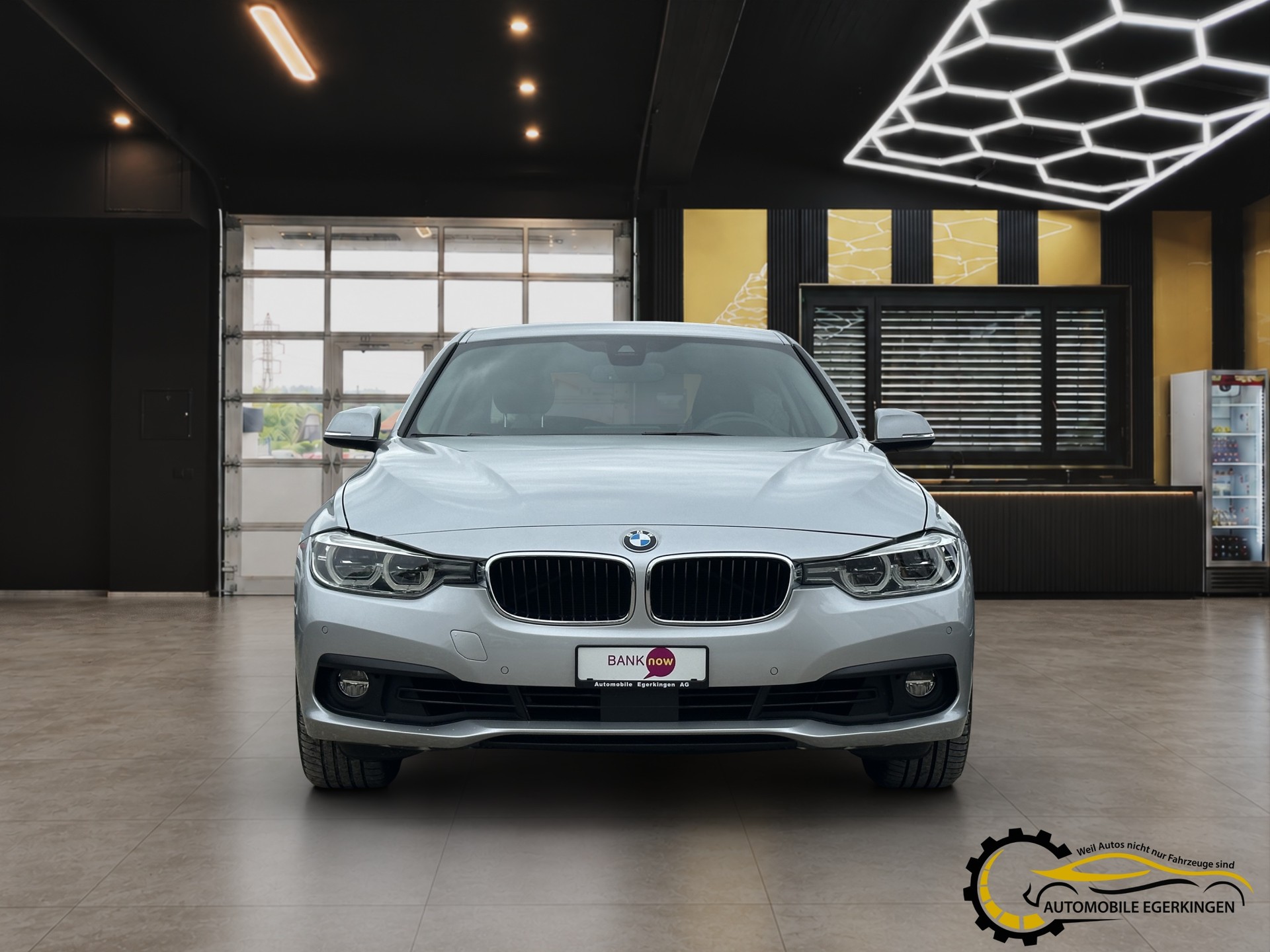 BMW 330i xDrive-image-1